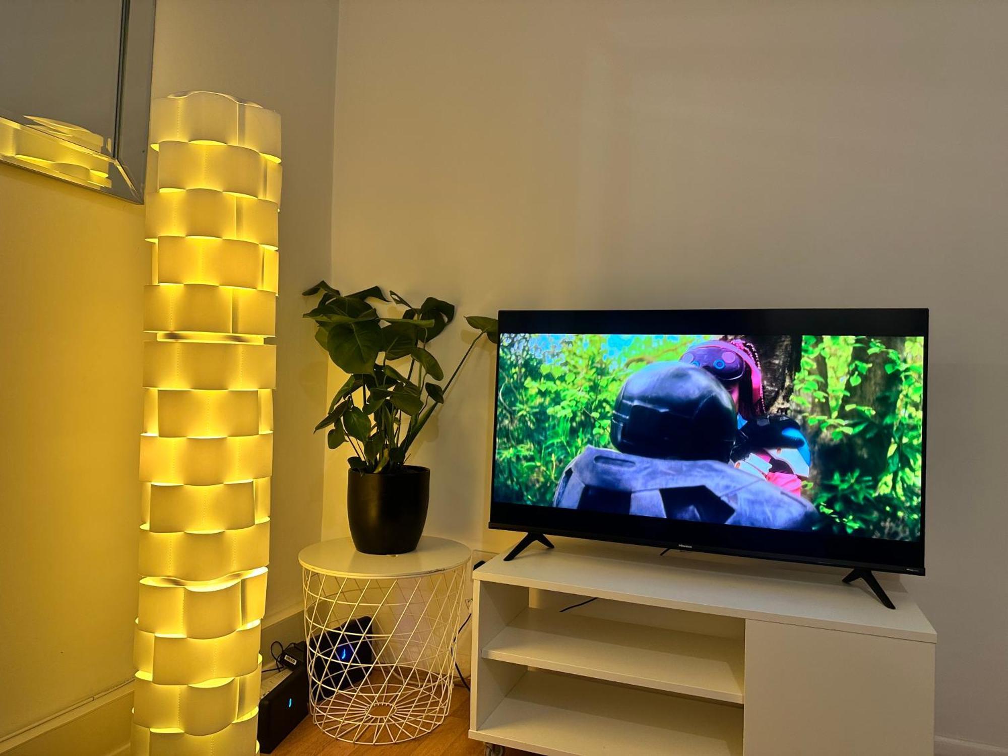 Cozy 2Br Flat , 5 Minutes From Sydenham Train Station Appartement *