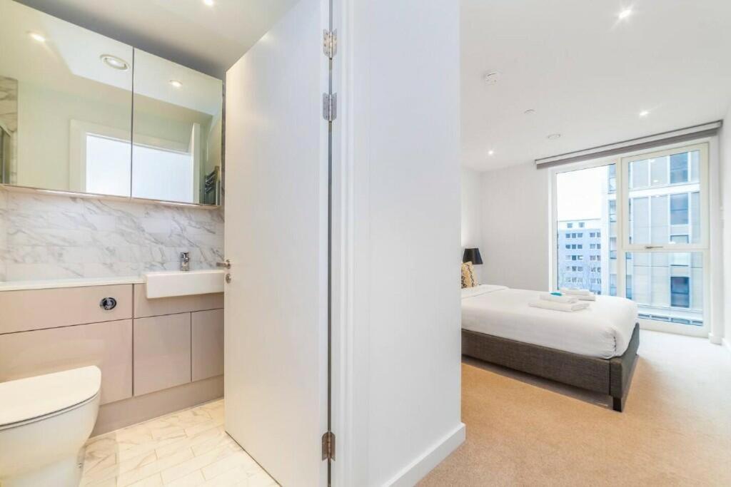 Appartement Chic 2-bedroom In Canada Water, - Stylish Retreat Near The River Thames