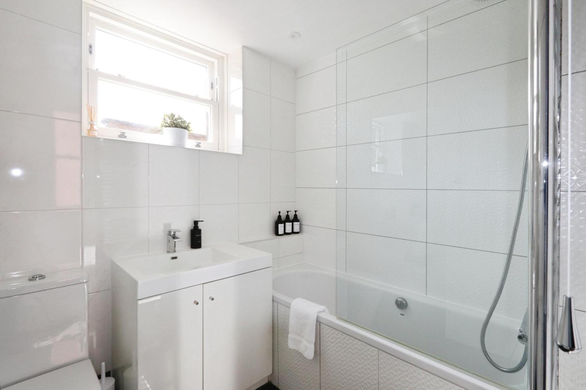 Appartement Large 3 Bedrm In Heart Of Theatre Land *