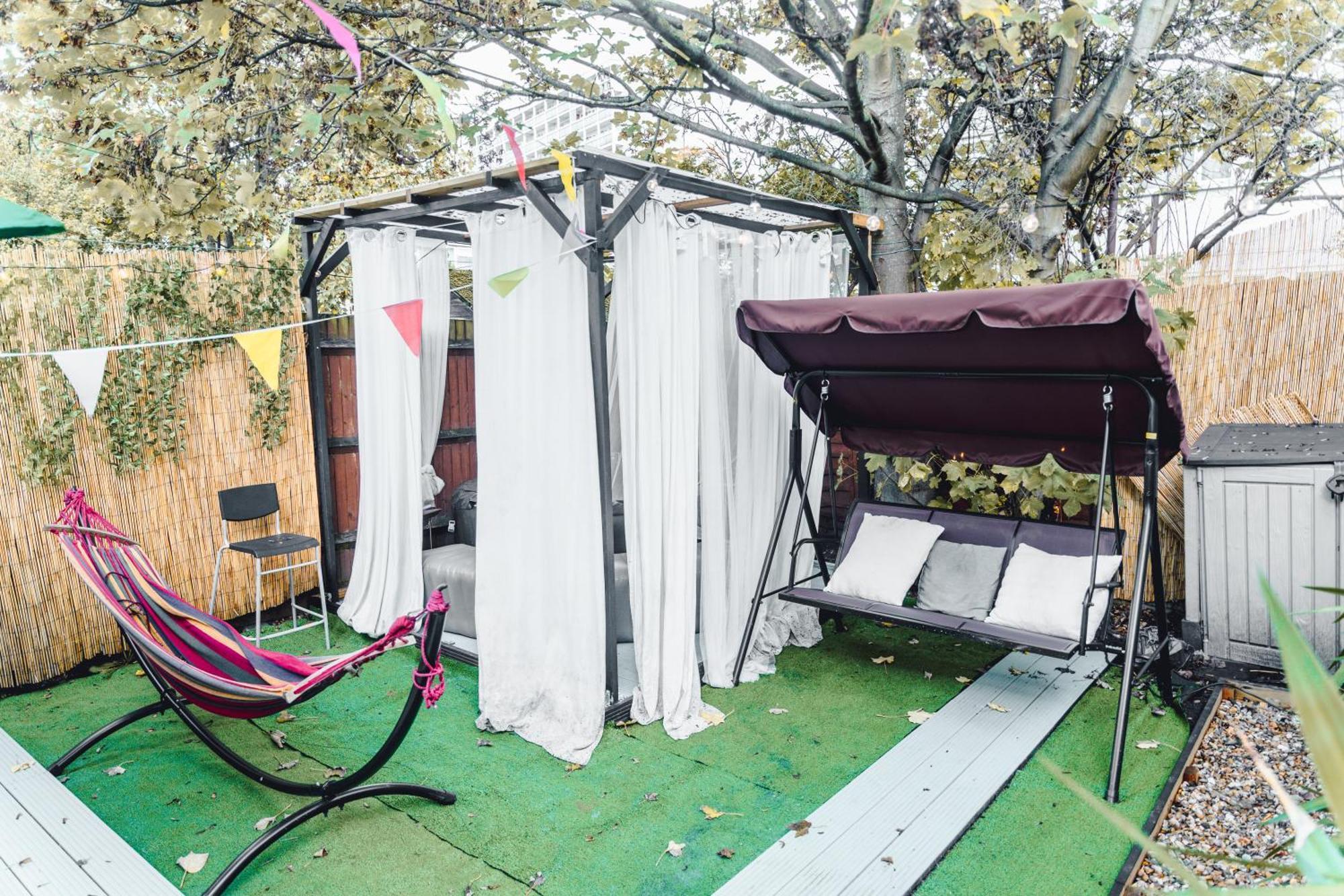 Relaxhaus! 3br Garden Retreat With 2 Saunas, Hot Tub And Cinema Hébergement de vacances *