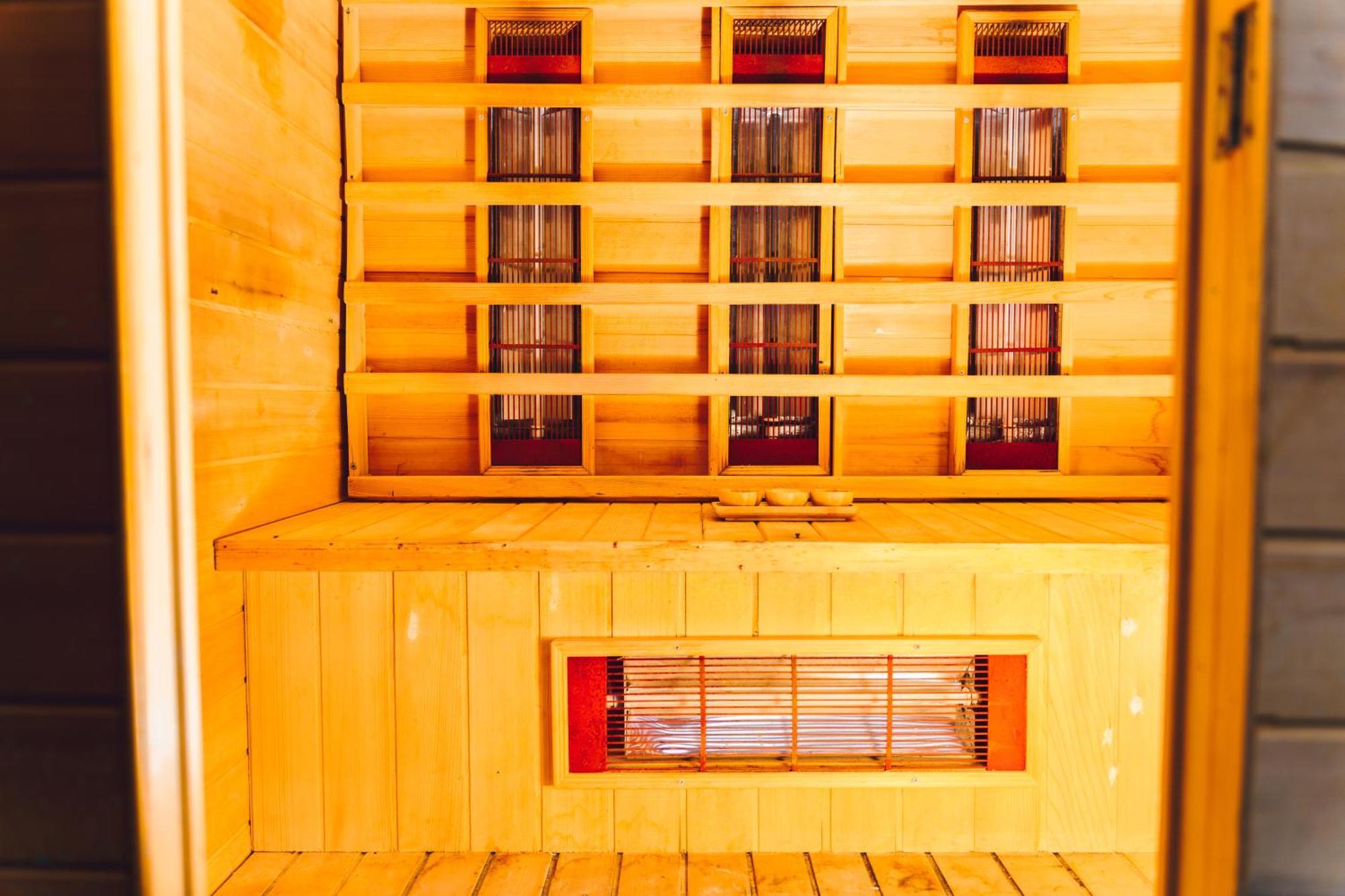 Hébergement de vacances Relaxhaus! 3br Garden Retreat With 2 Saunas, Hot Tub And Cinema