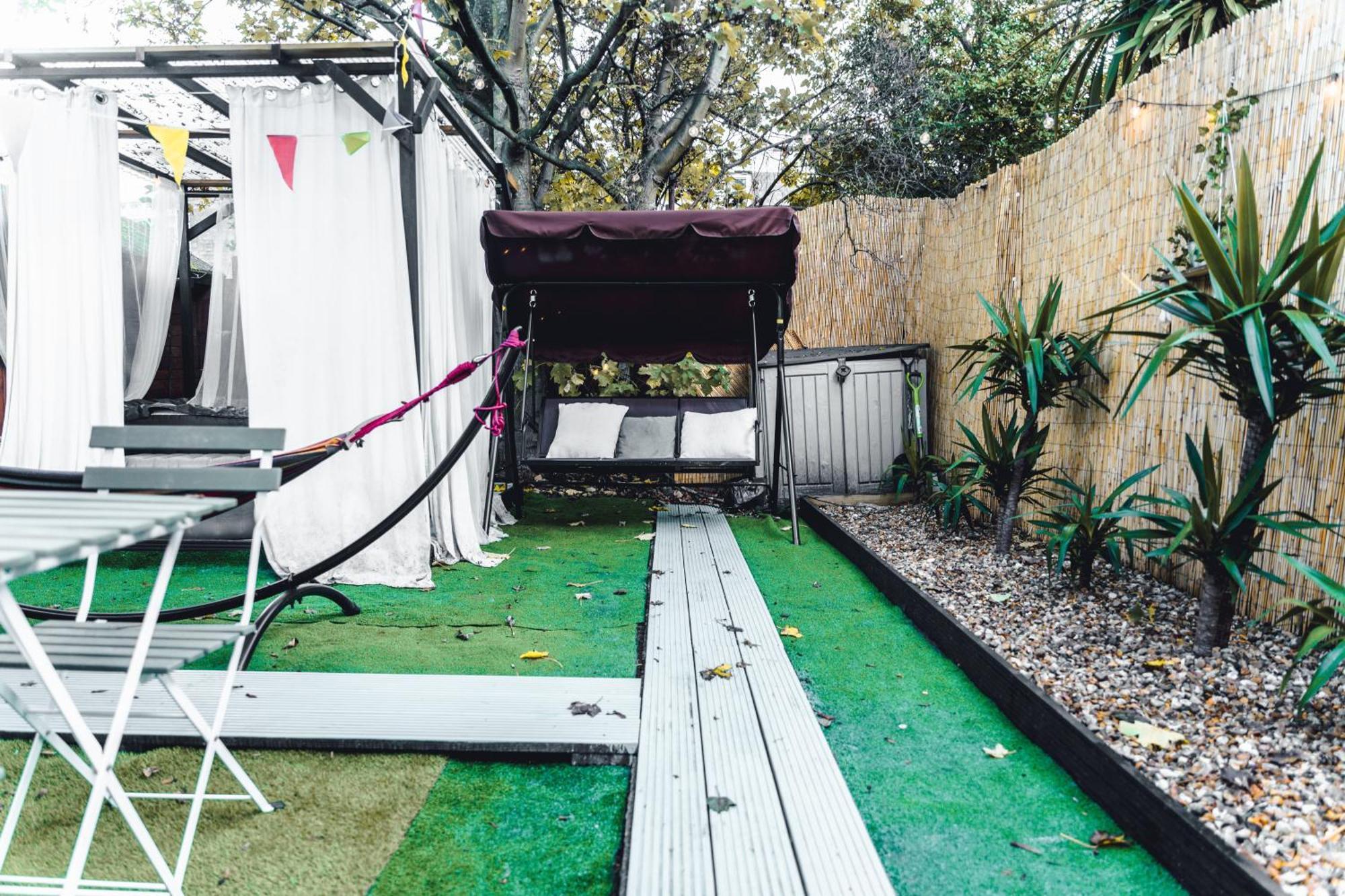 Hébergement de vacances Relaxhaus! 3br Garden Retreat With 2 Saunas, Hot Tub And Cinema
