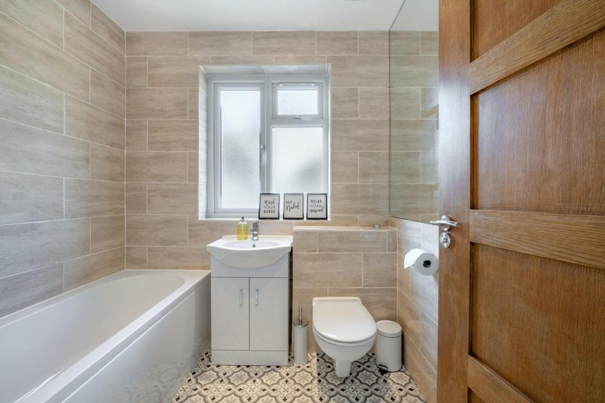 Luxury Tottenham Stadium Retreat - 2 Minute Walk To Stadium Appartement