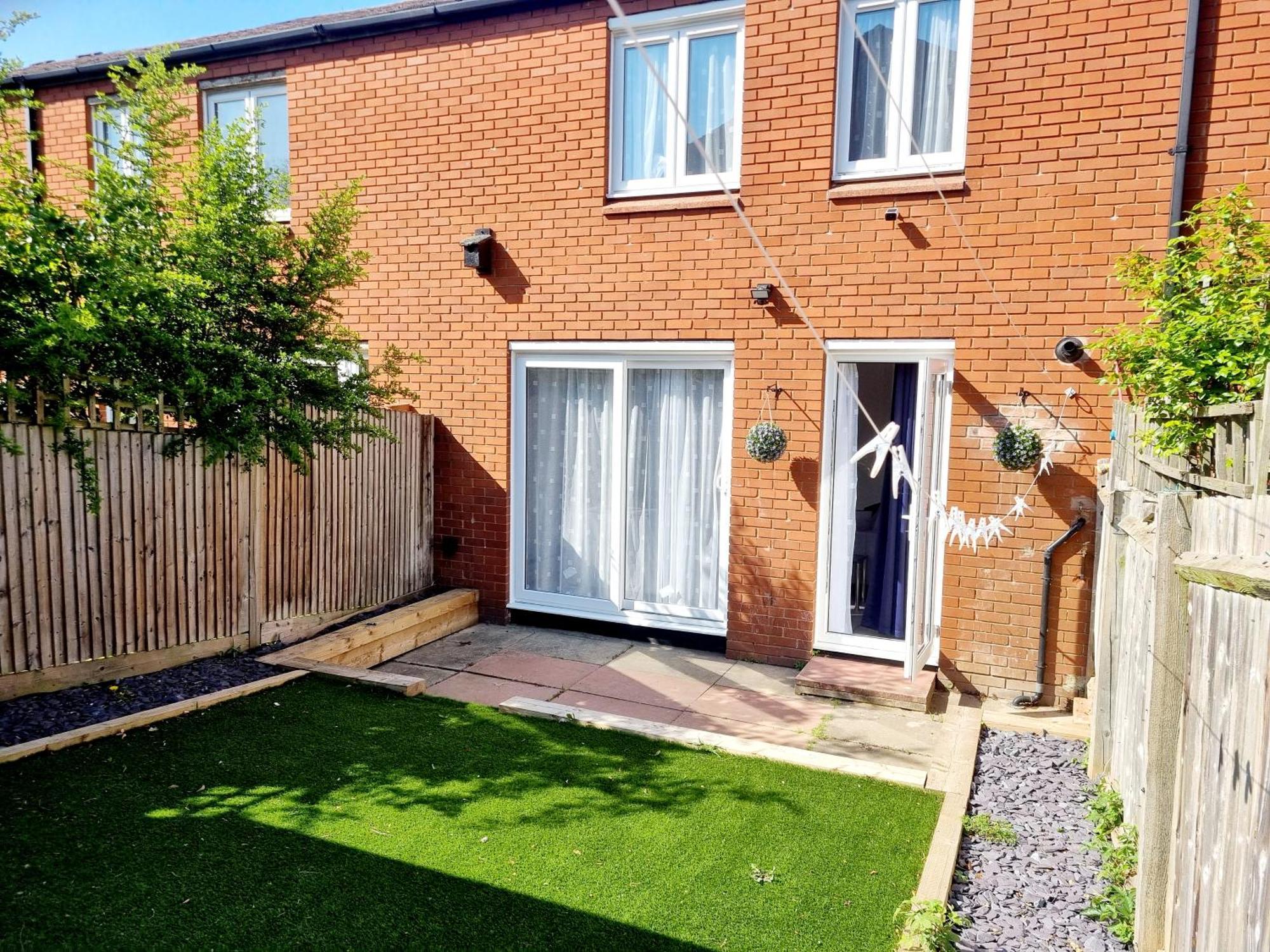 3bed 2bath House-free Parking-hi Speed Wifi-garden-entire Home-2mins From Train Station Hébergement de vacances *