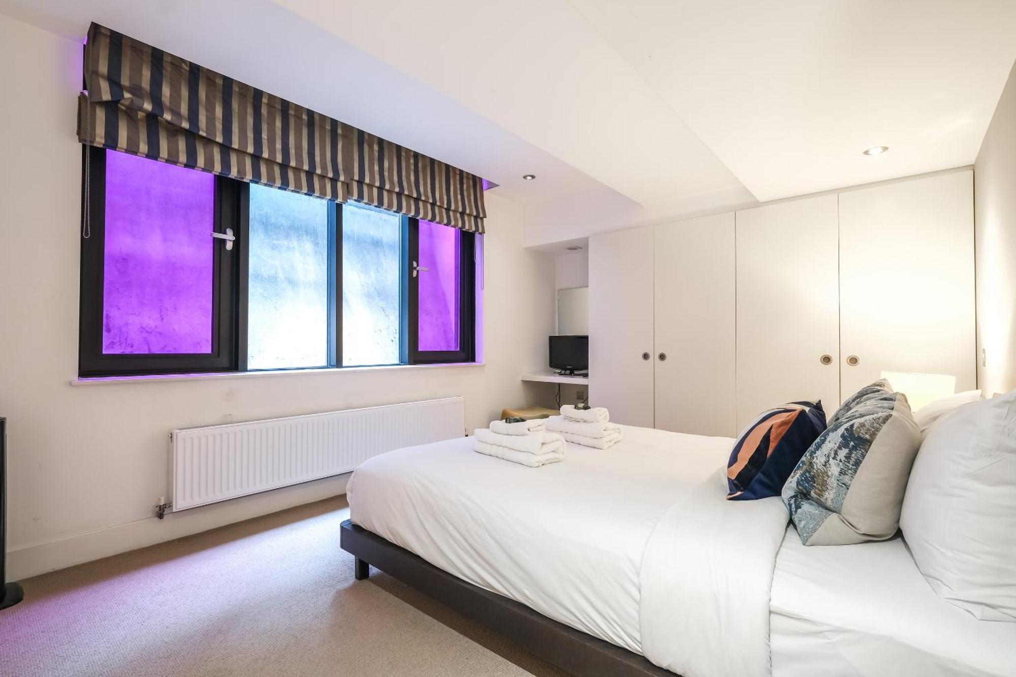 Stunning Serviced Apartments, Steps From Monument Station Appartement