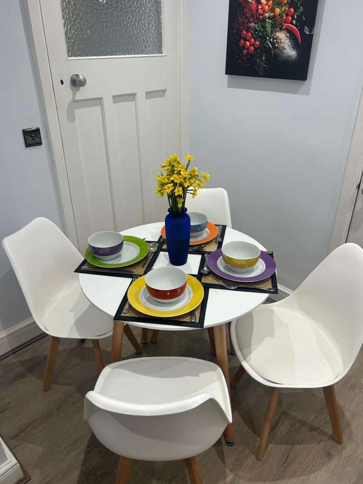 Large 3 Bedrm In Heart Of Theatre Land Apartamento *