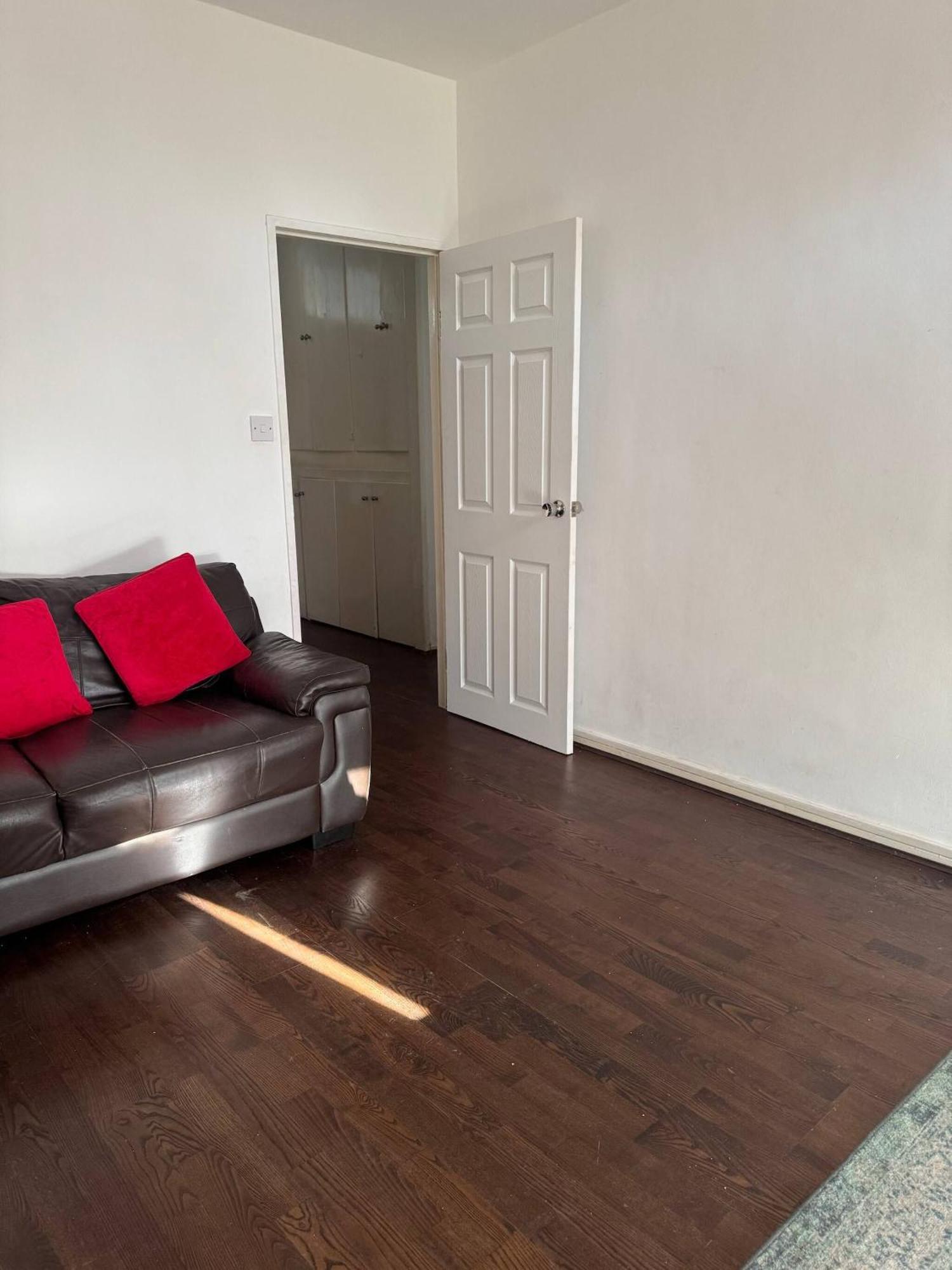 Charming 2 Bed In Appartement