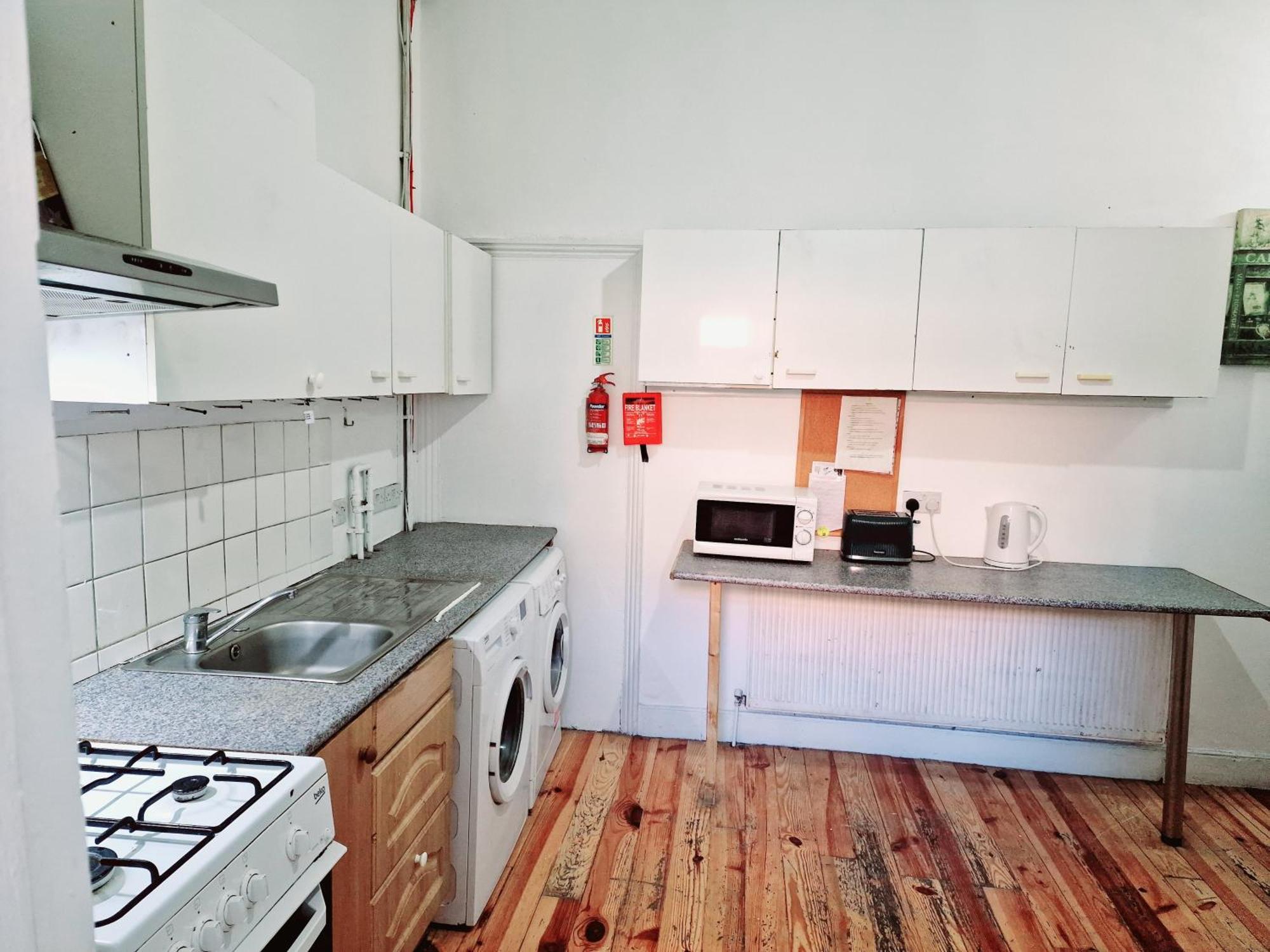 R8 Single Bed Superb En Appartement *