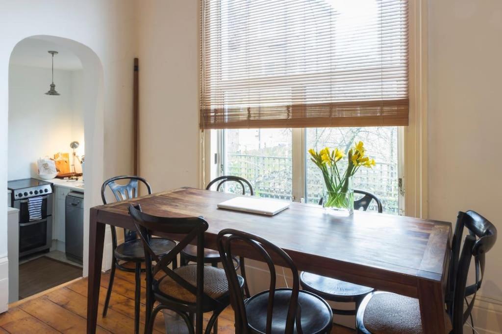 A Stylish Victorian In West Apartamento