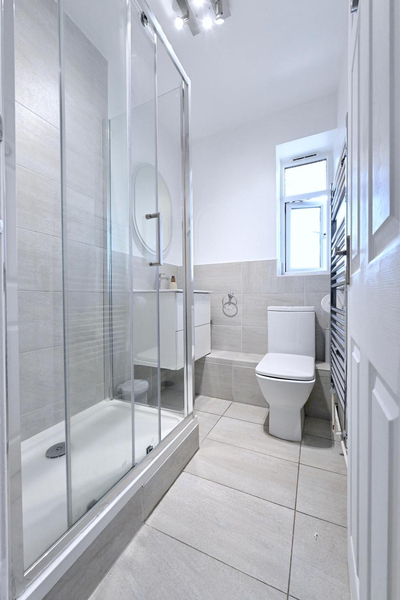Apartamento 3 Minutes To Tower Of Trendy Shoreditch Recently Refurbished 3 Bedrooms Sleeps 8 *