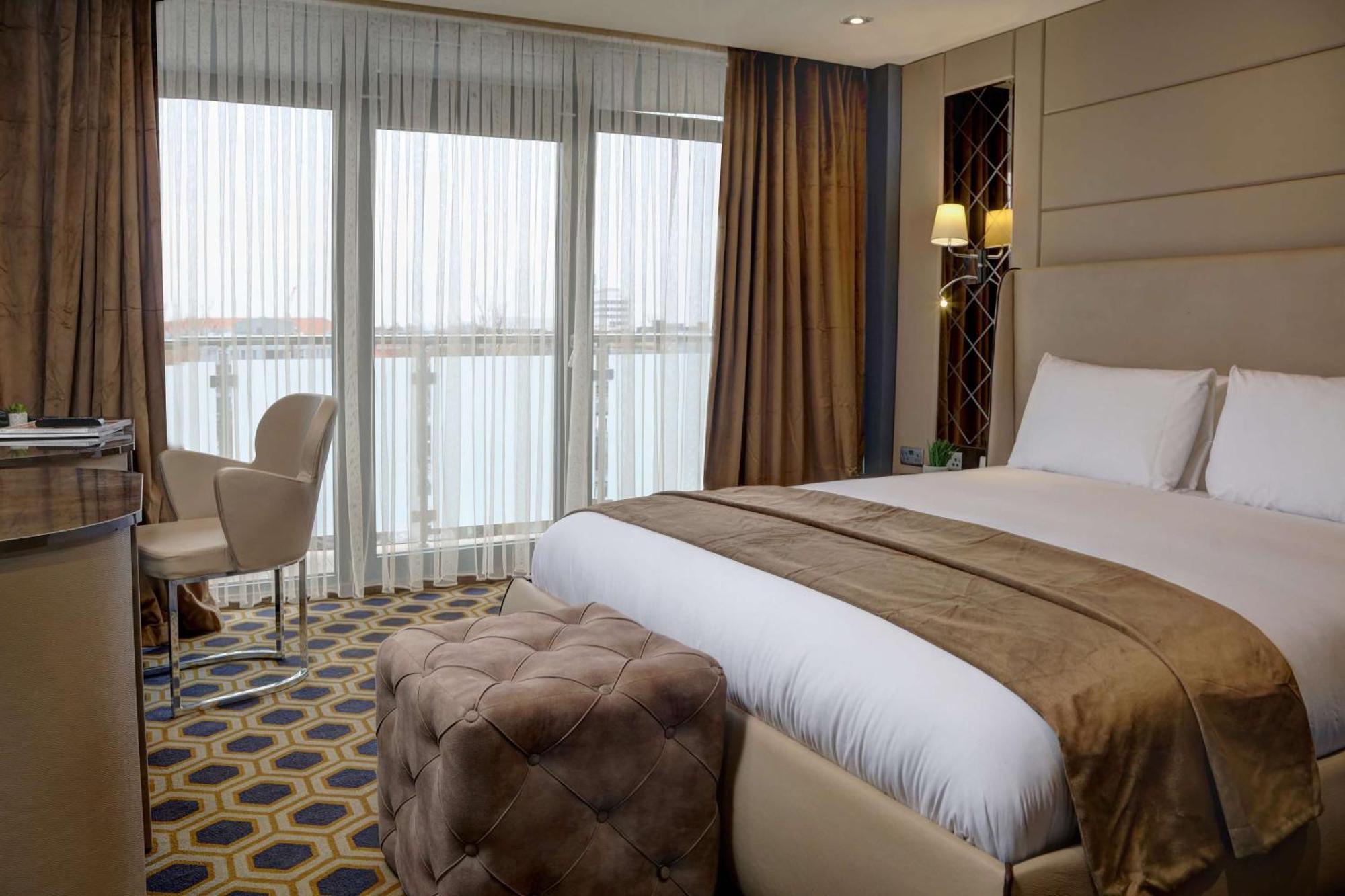 Putney Hotel; Bw Signature Collection Londen
