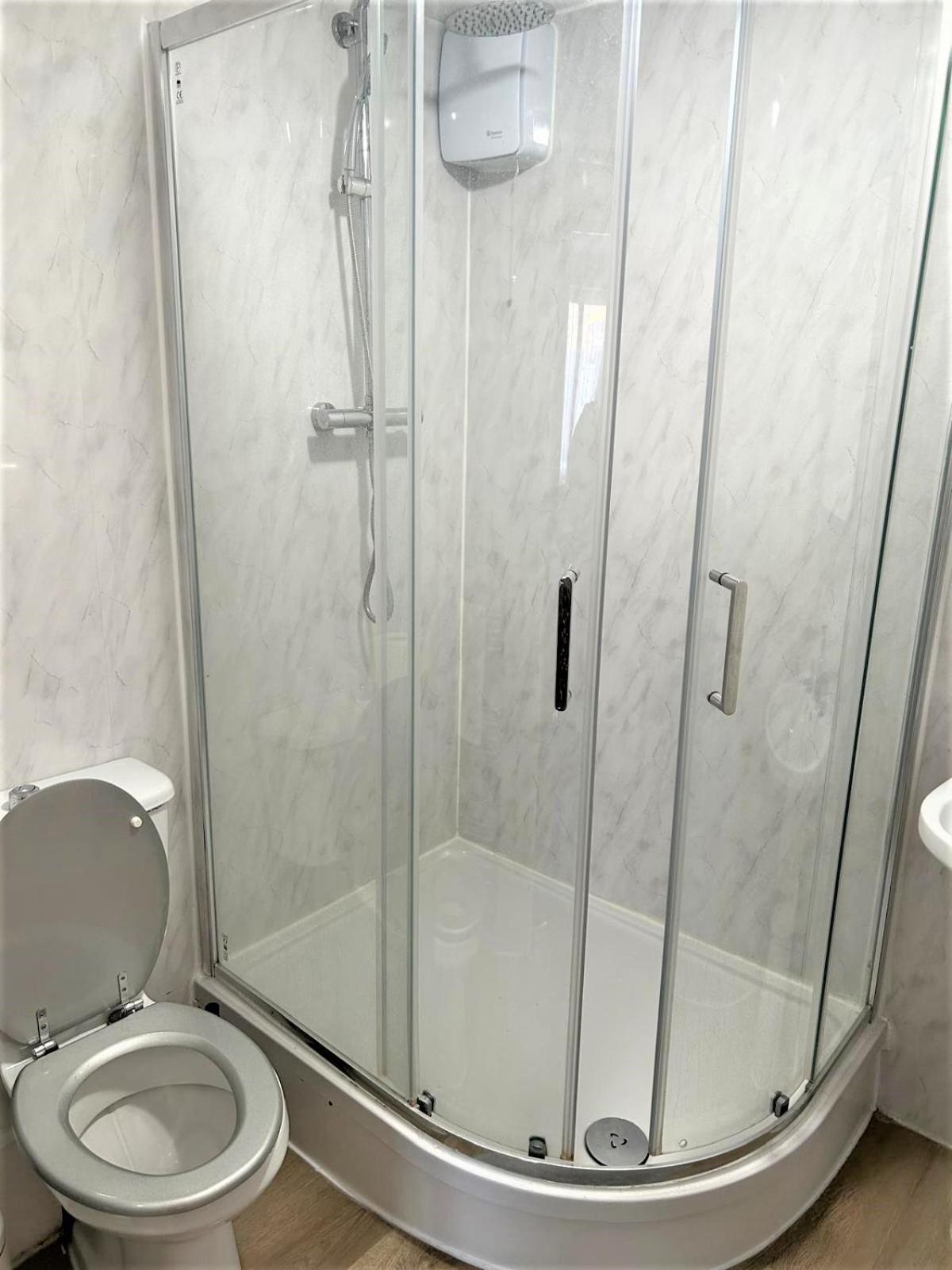 Zone 2 Lovely 4 Bedroom - 3 Trowbridge Road Londres