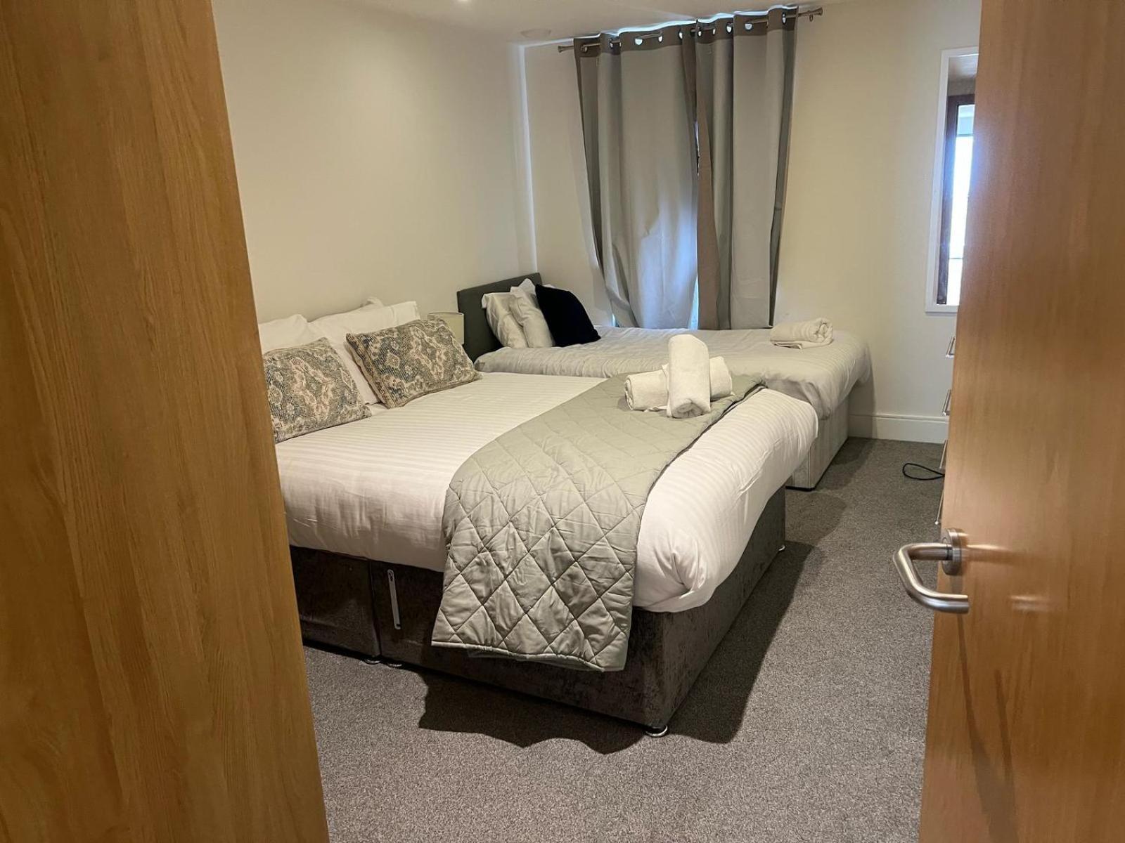 Bright And Modern 3 Bed Hyde Park Apartment
