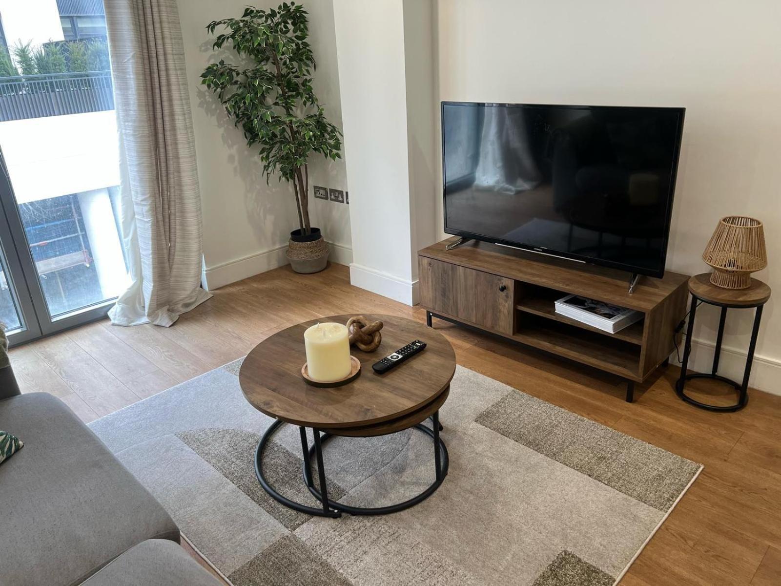 Bright And Modern 3 Bed Hyde Park Apartment London