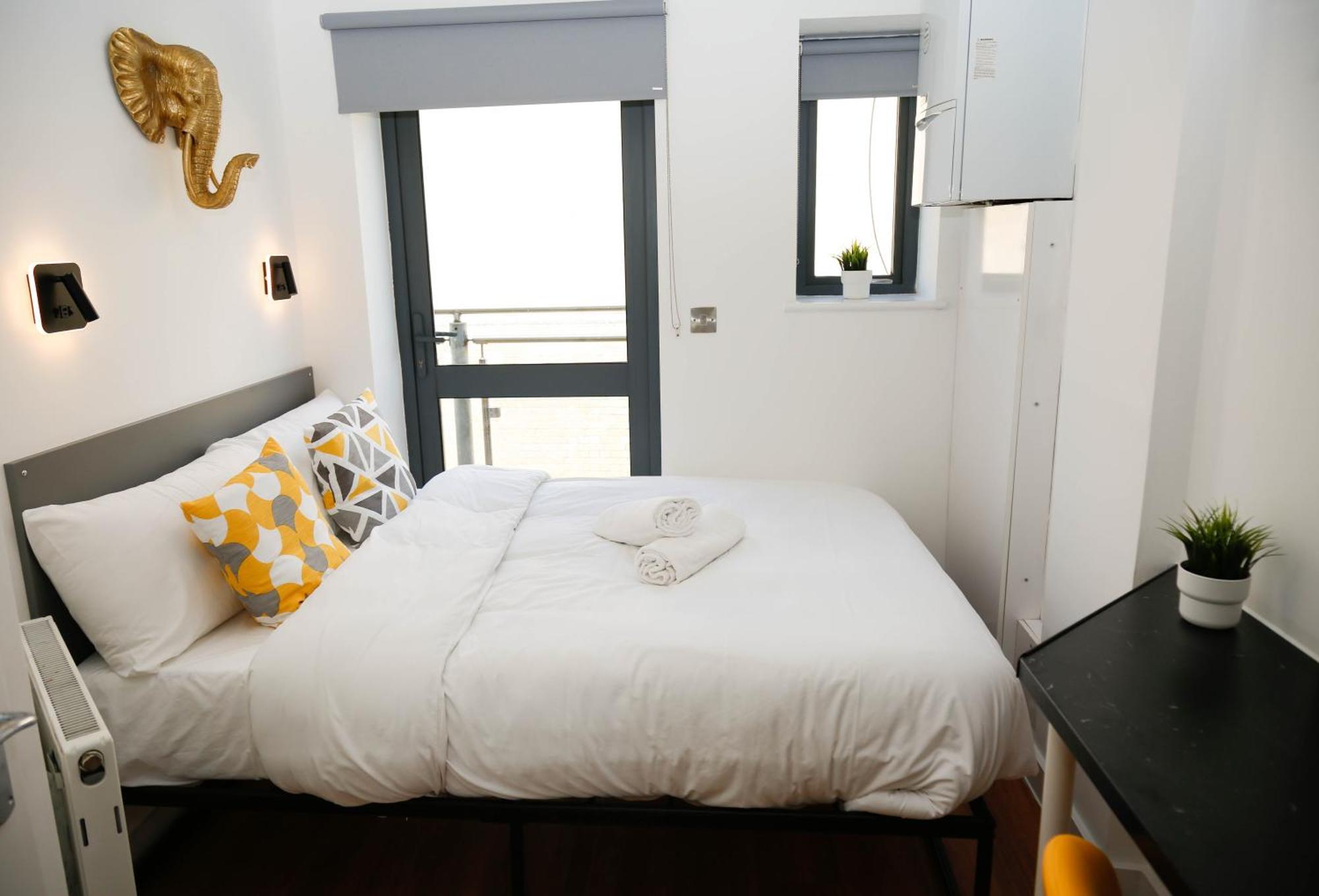 New Luxury In Location Next To Shops, Cafes, Bars & Metro Londres