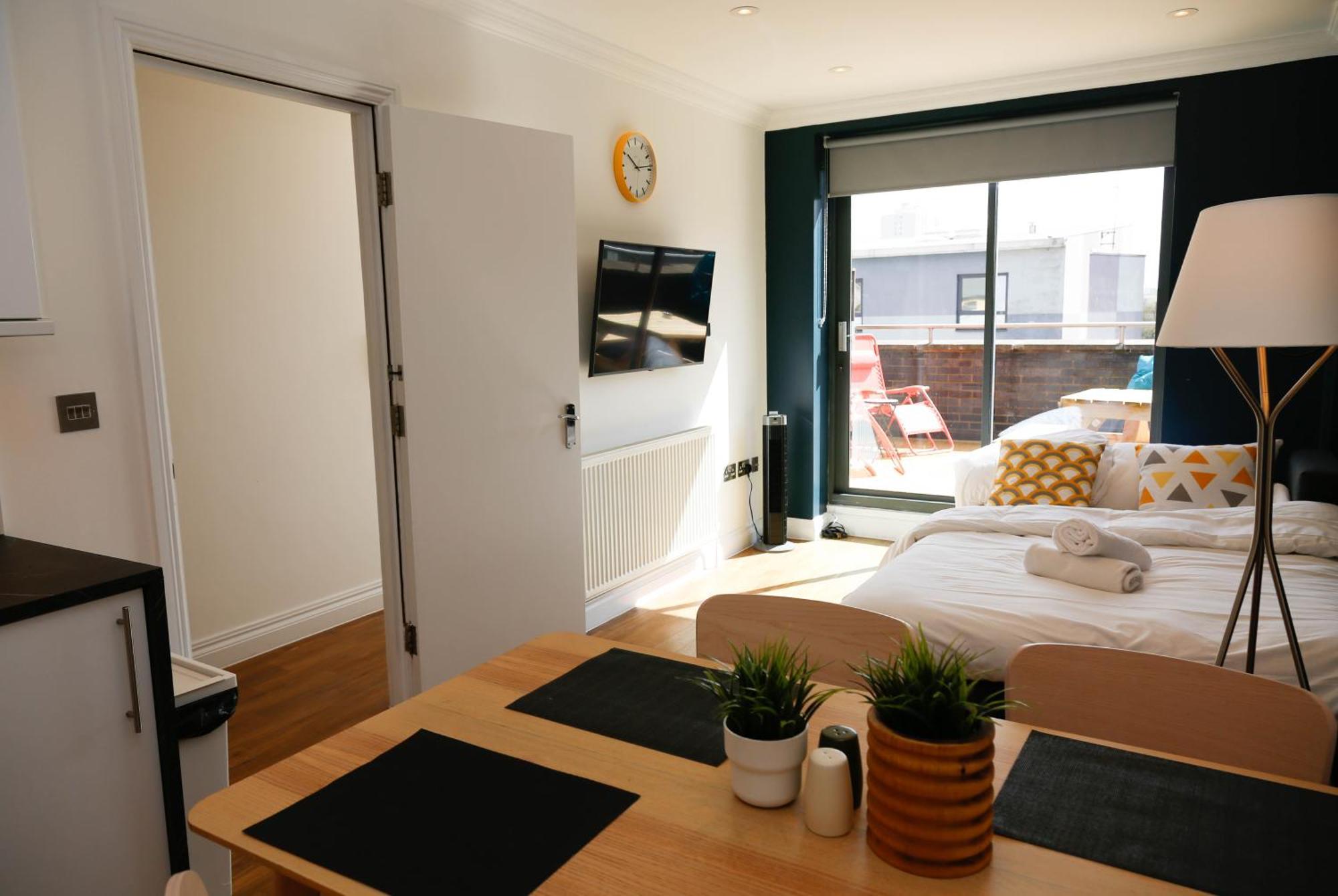 Apartamento New Luxury In Location Next To Shops, Cafes, Bars & Metro *