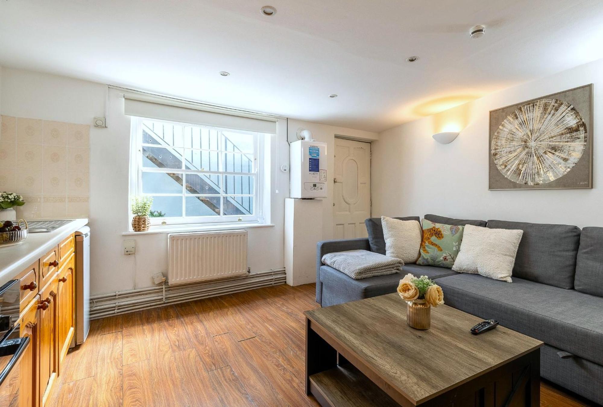 Albert Apt * Londres