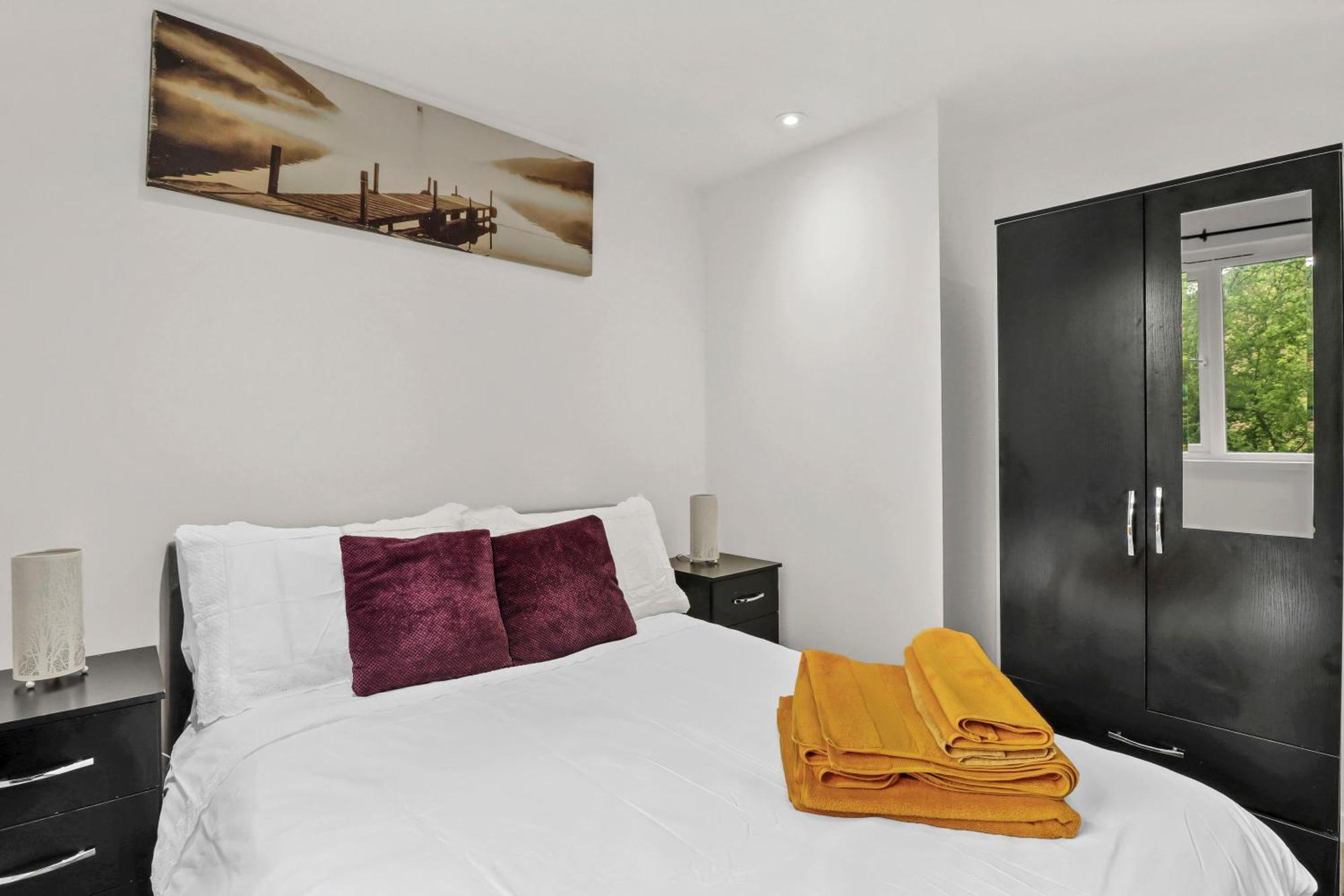 New King Size Bed With Free Parking * Londres