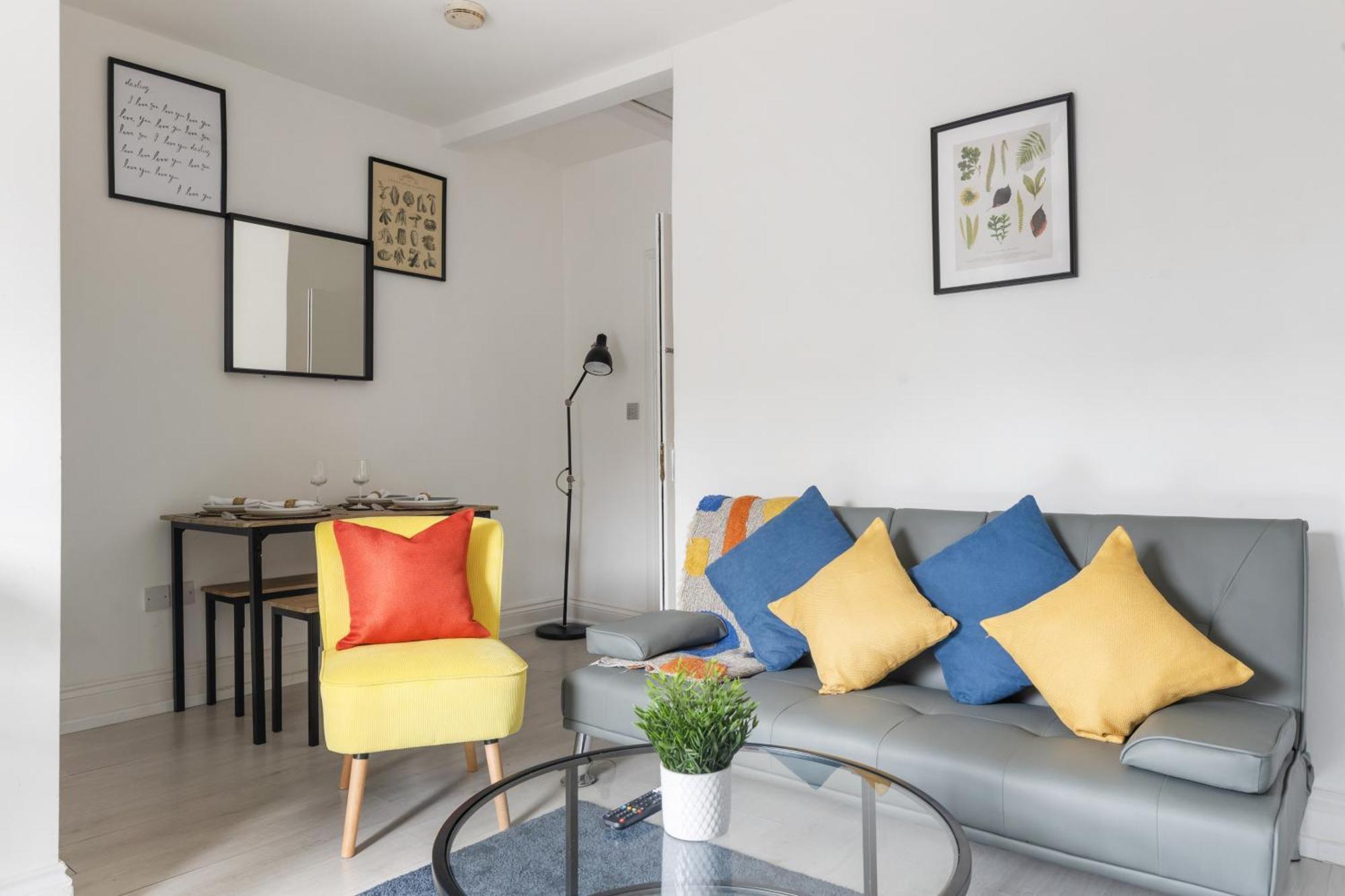 Modern & Cosy 2 Bedroom With Free Parking Near Wembley Appartement *