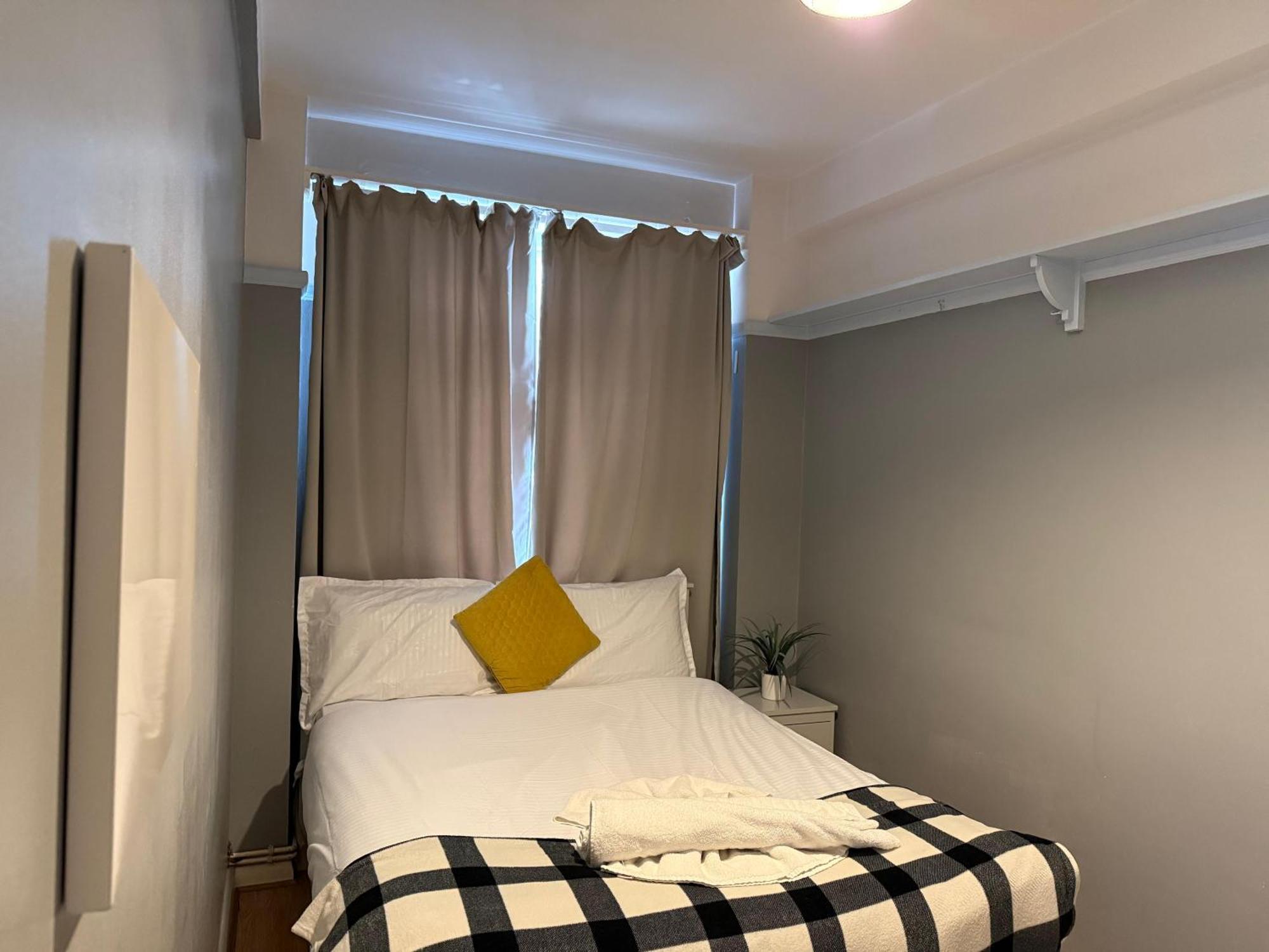 1 Bedroom Flat In Appartement *