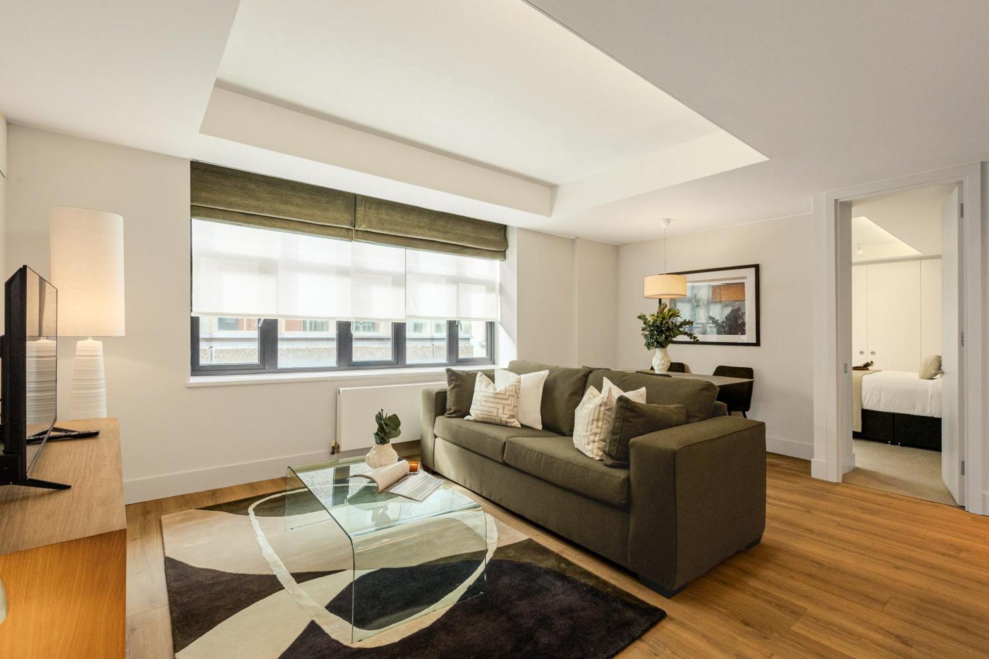 Stunning Serviced Apartments, Steps From Monument Station Apartment