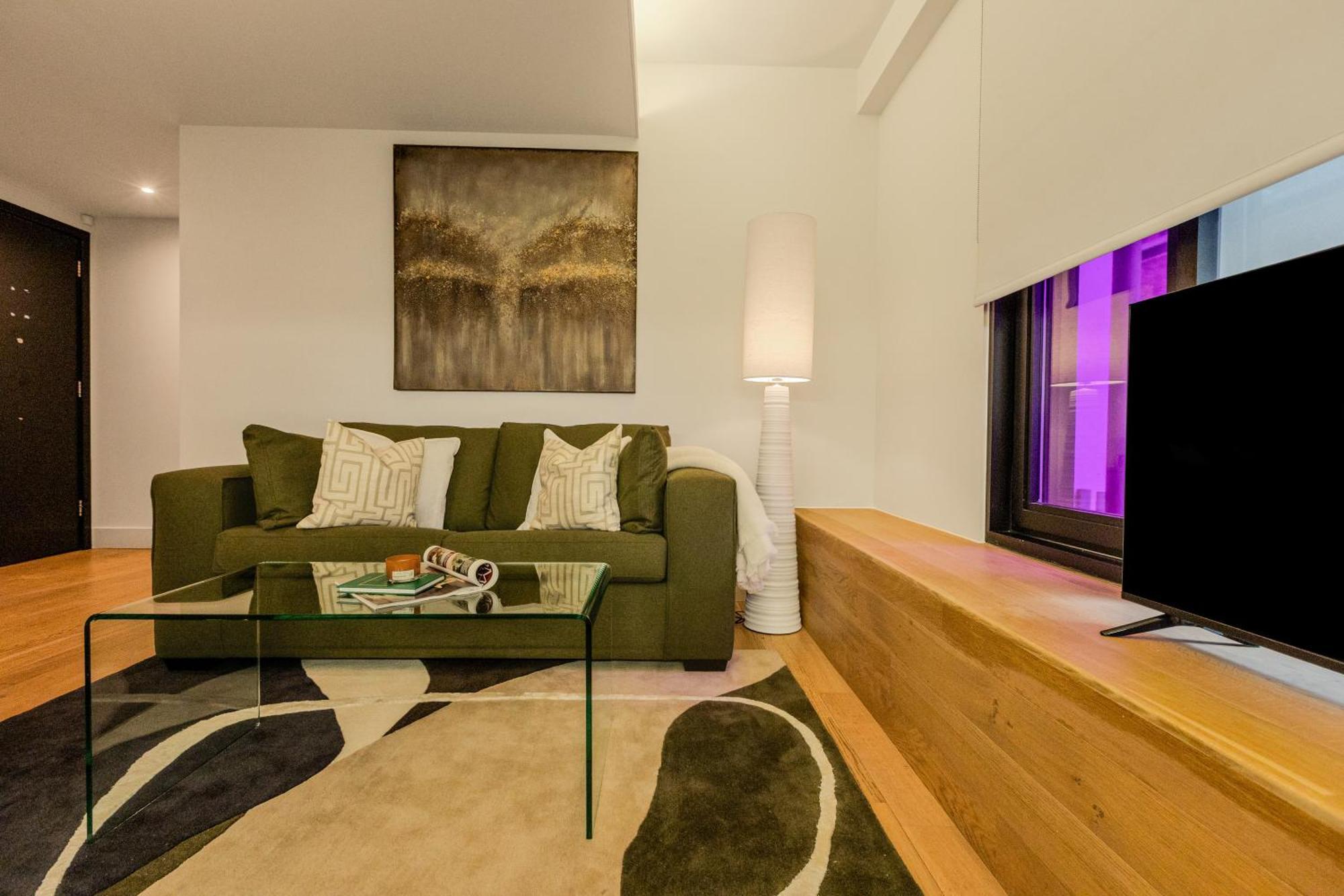 Apartment Stunning Serviced Apartments, Steps From Monument Station