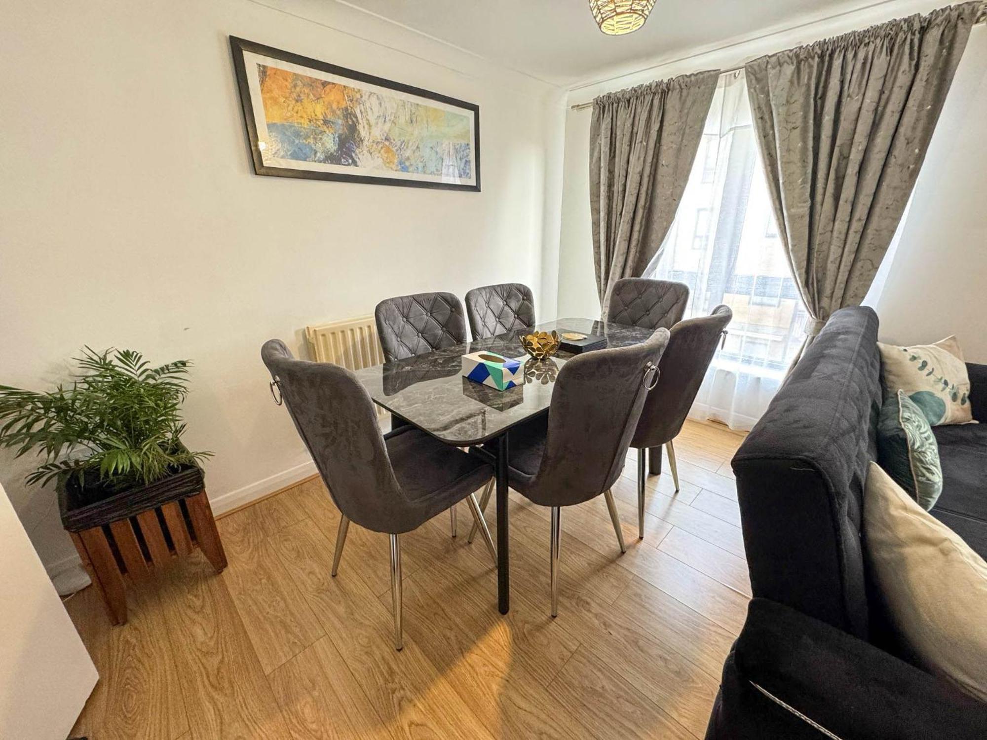 Beautiful Spacious 2 Bed Flat With 2 Parking Near Wembley Stadium Londen