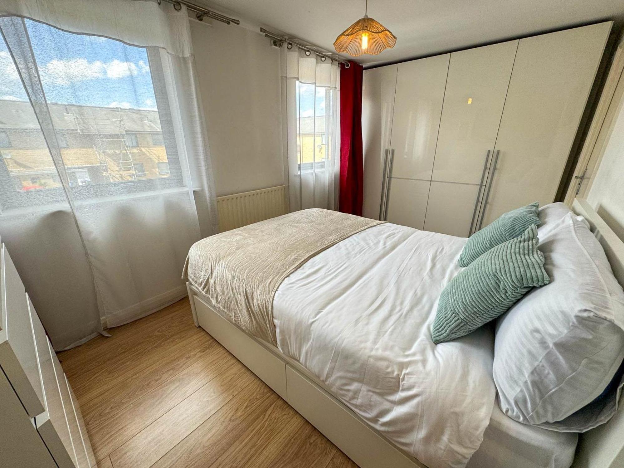 Beautiful Spacious 2 Bed Flat With 2 Parking Near Wembley Stadium Appartement