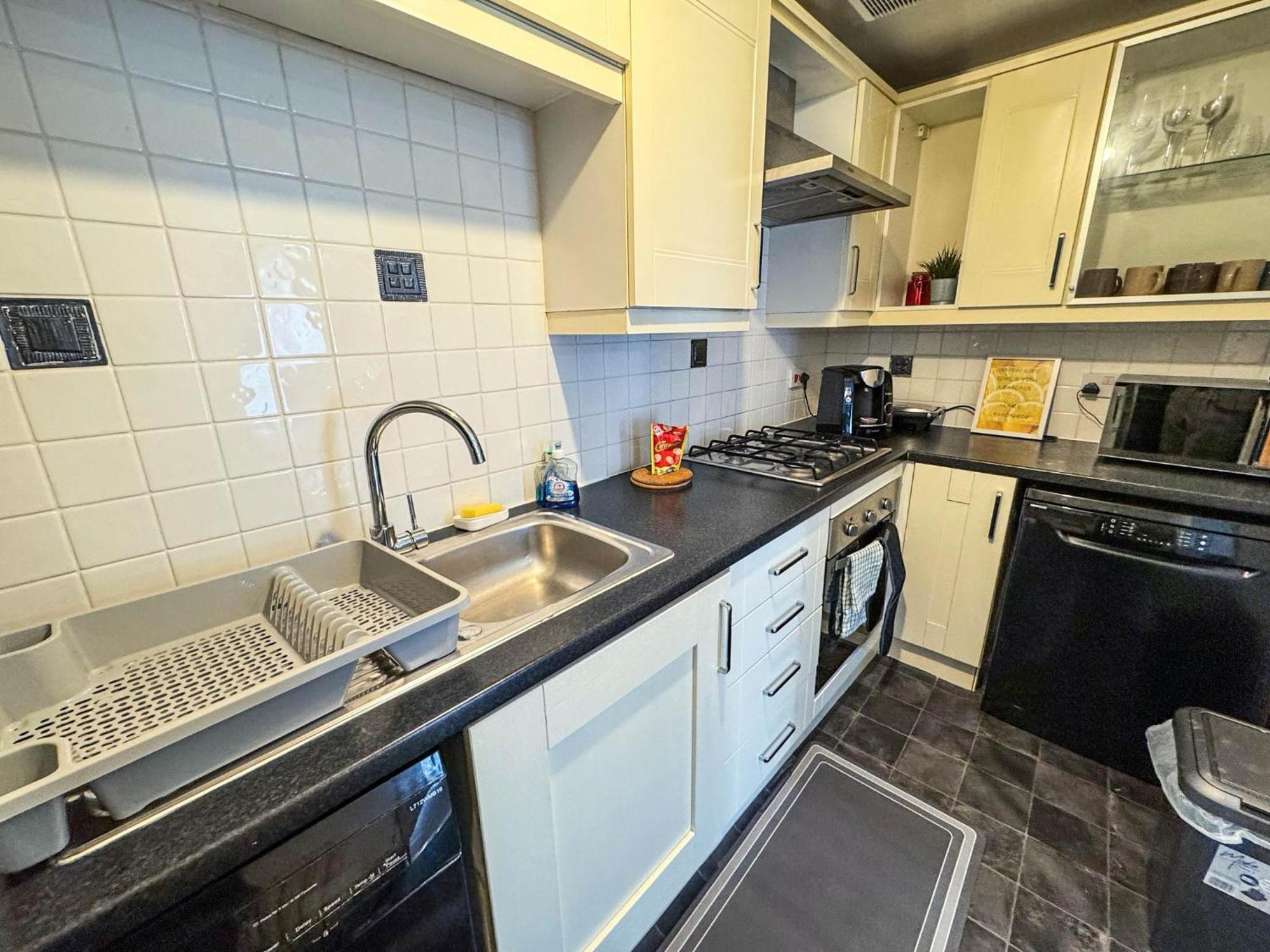 Beautiful Spacious 2 Bed Flat With 2 Parking Near Wembley Stadium Appartement *