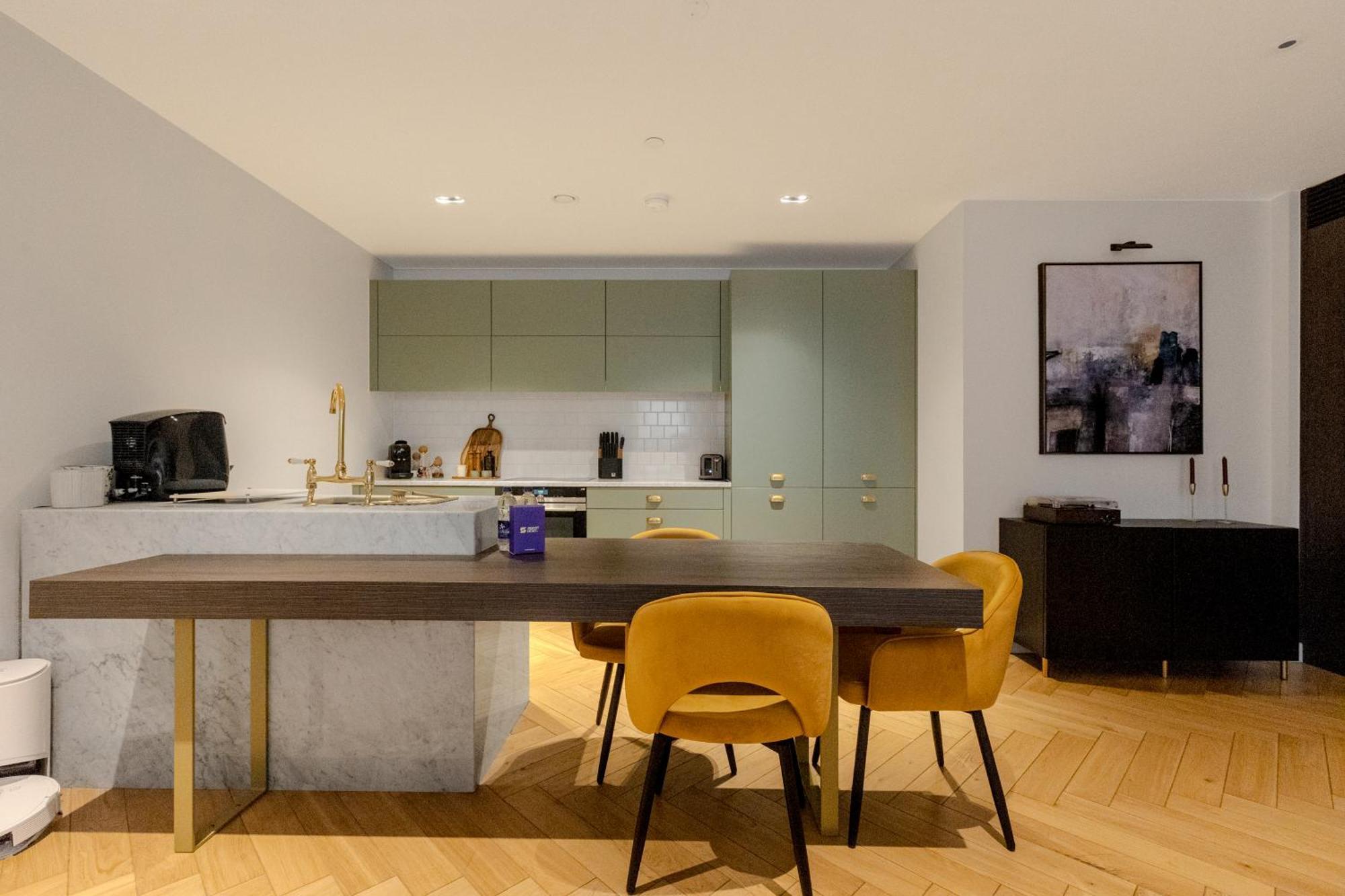 Chic 1br With Terrace & Gym, West Hampstead *