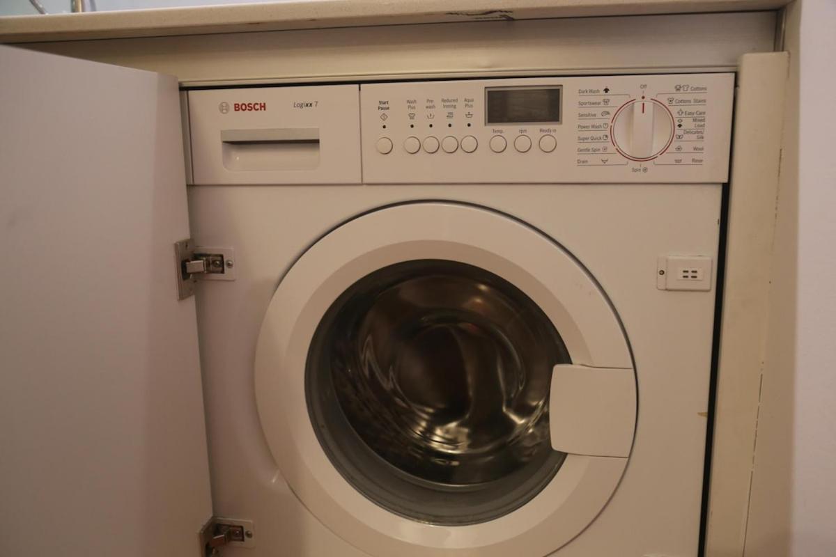 Charming 2 Bedroom Flat In The Heart Of London, 2 Mins To Trafalgar Square! *
