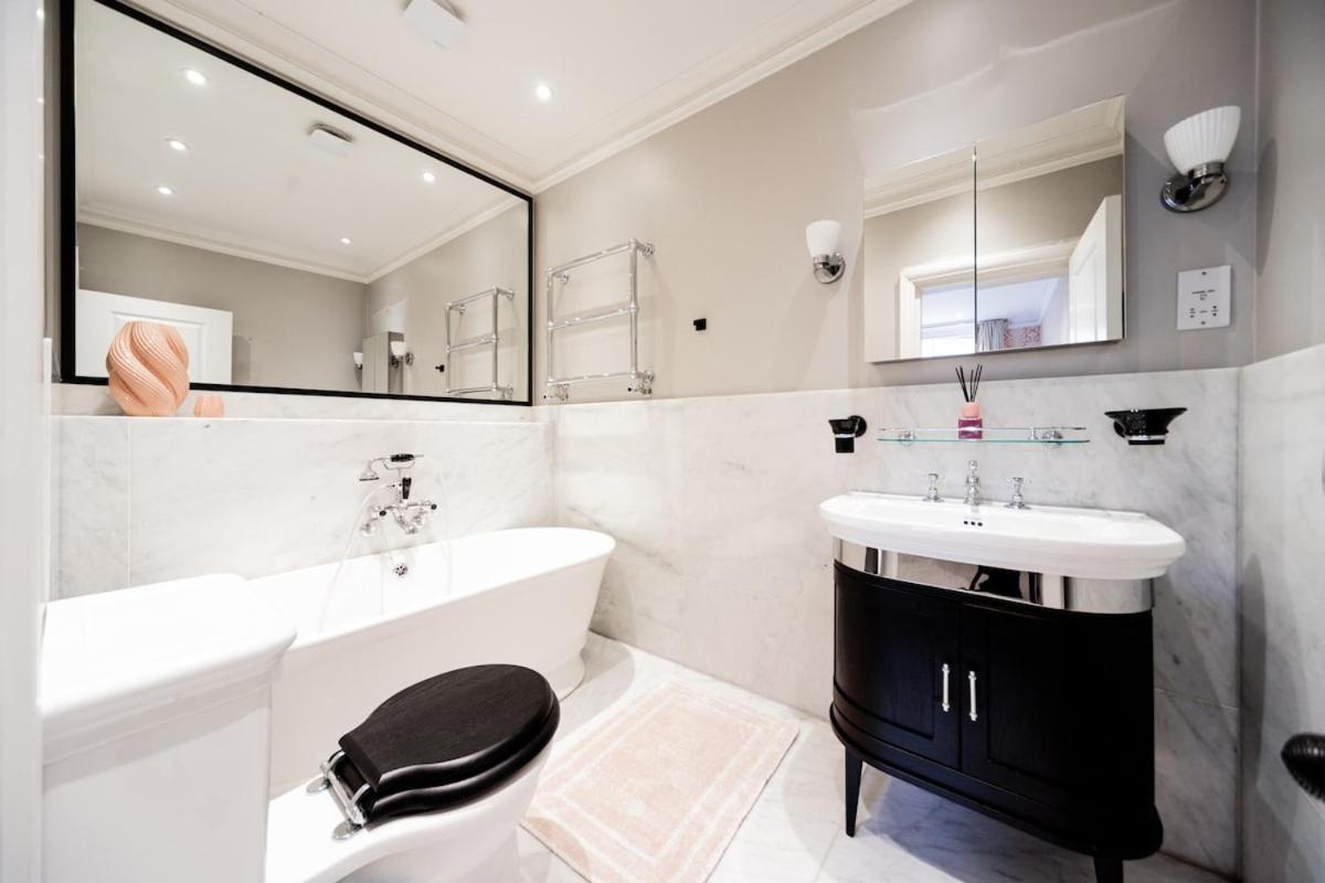 Lovely 2 Bedroom Flat In The Heart Of Kensington * Londres