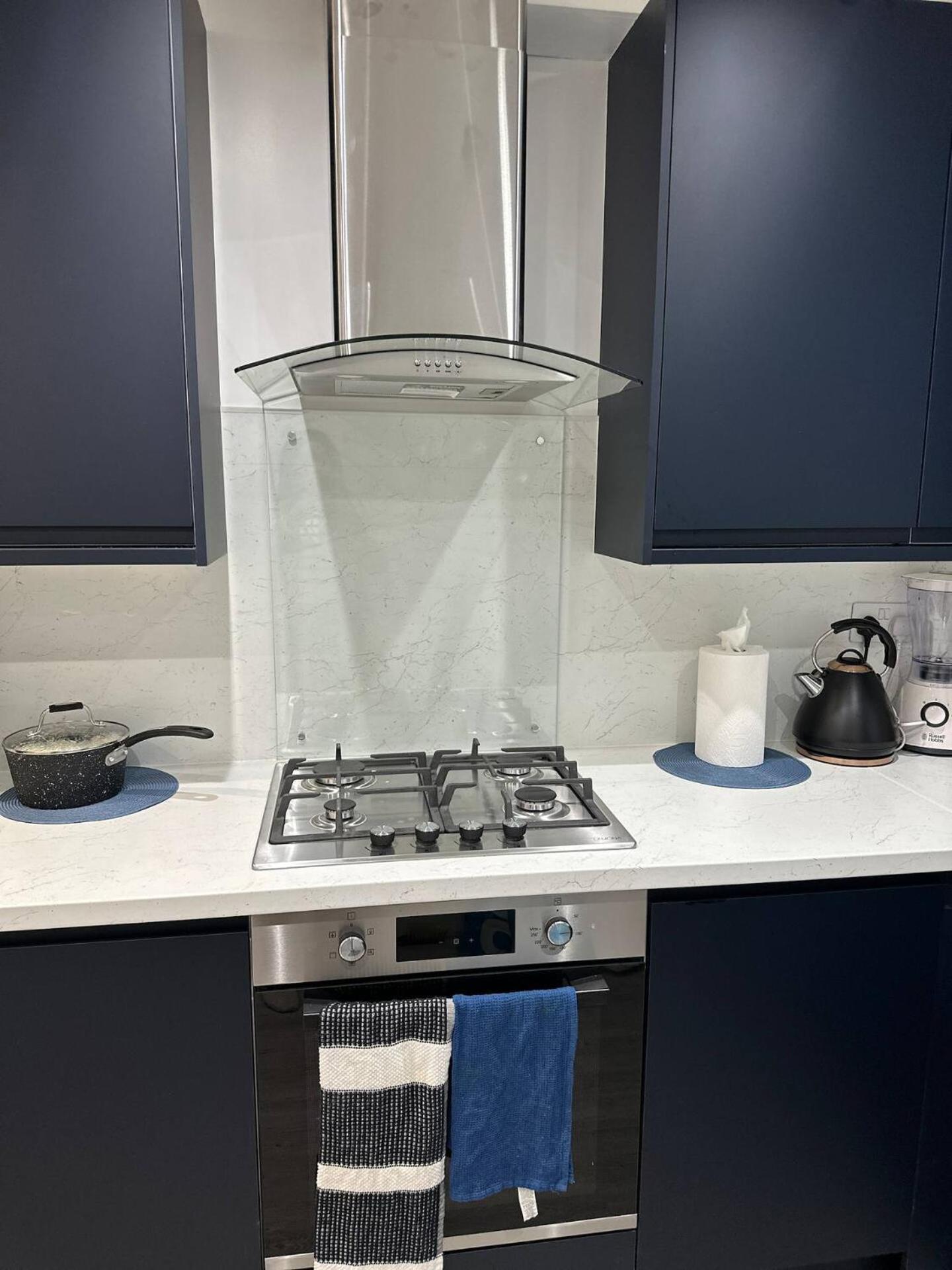 3bed 2bath House-free Parking-hi Speed Wifi-garden-entire Home-2mins From Train Station * Londres