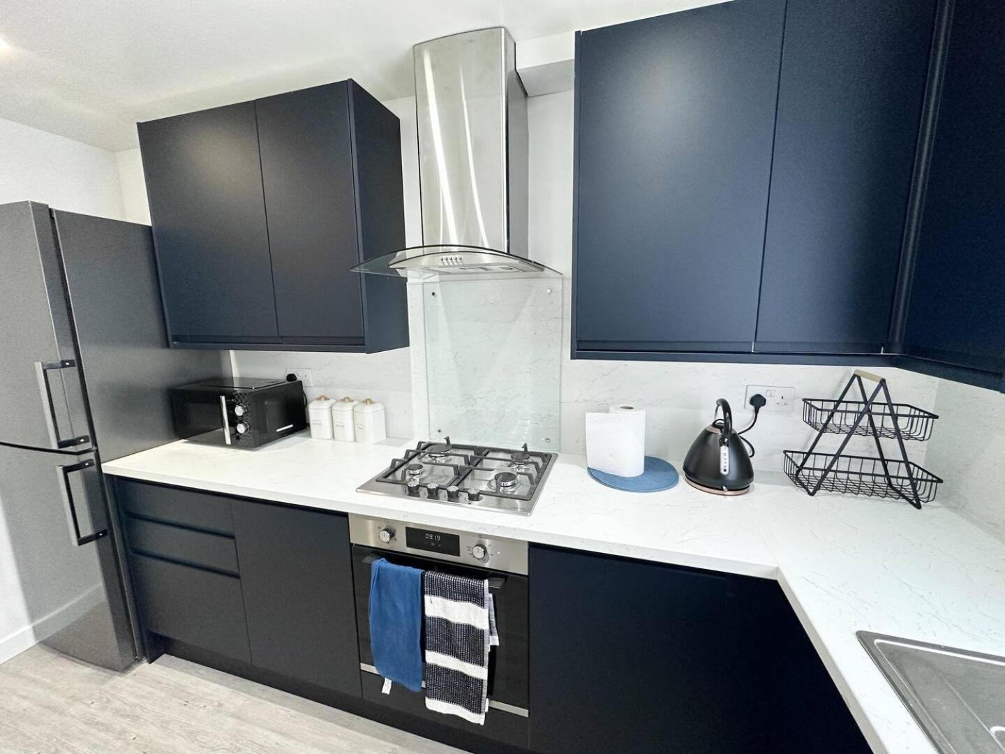 3bed 2bath House-free Parking-hi Speed Wifi-garden-entire Home-2mins From Train Station Hébergement de vacances Londres