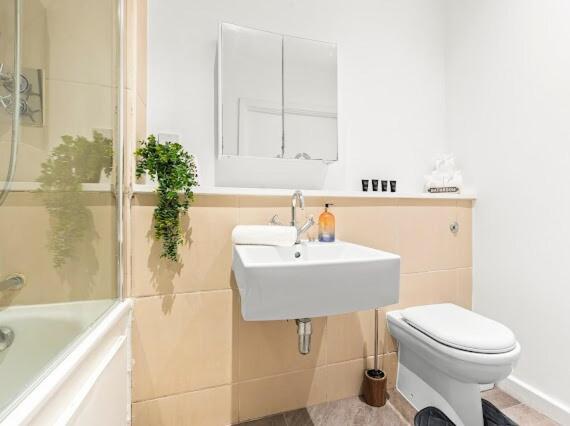 Spacious, Lovely 2 Bed In Hackney Wick * Londres
