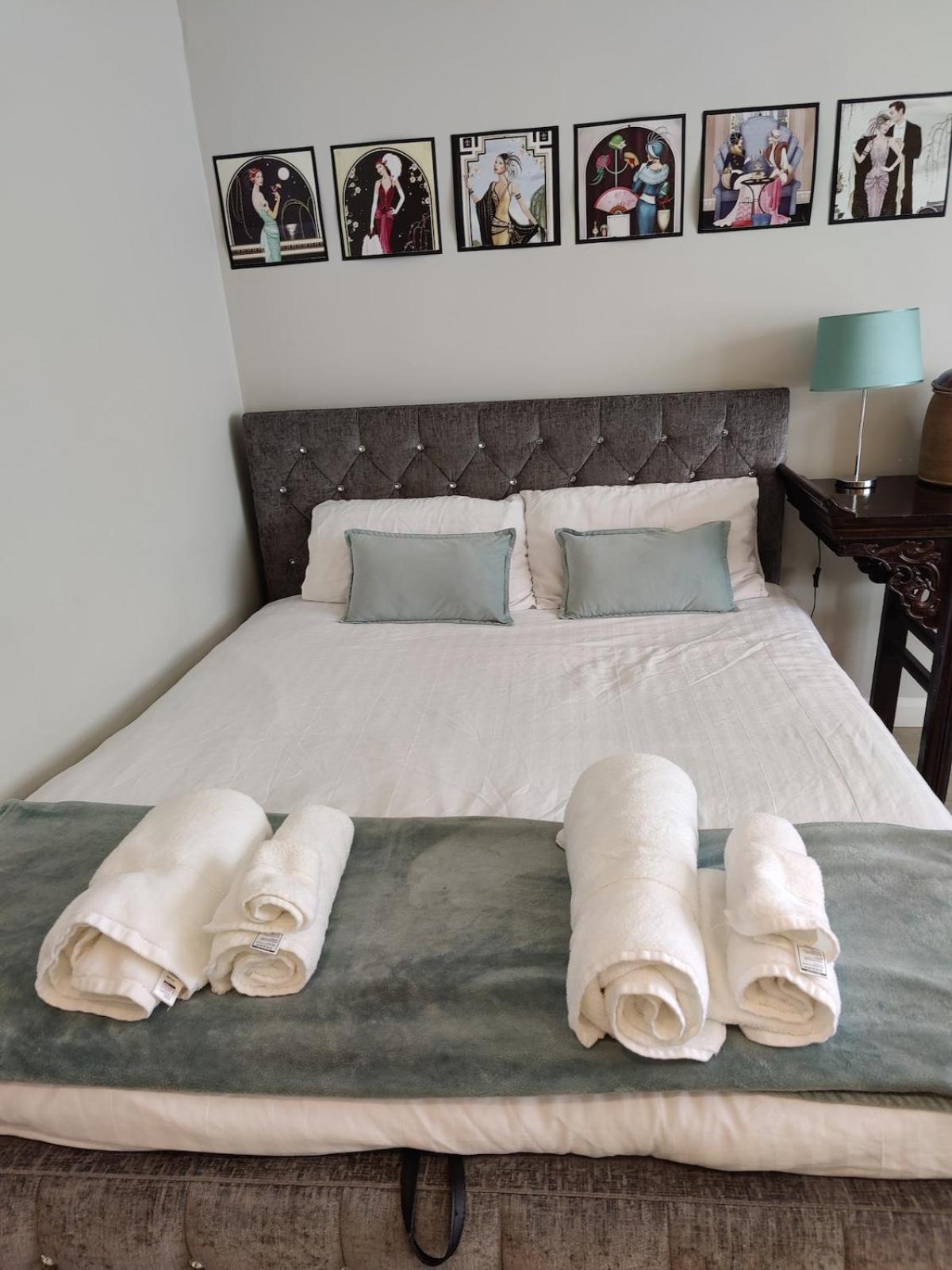 With Jacuzzi Bath, Ground Floor, Excellent Transport Connections * Londres