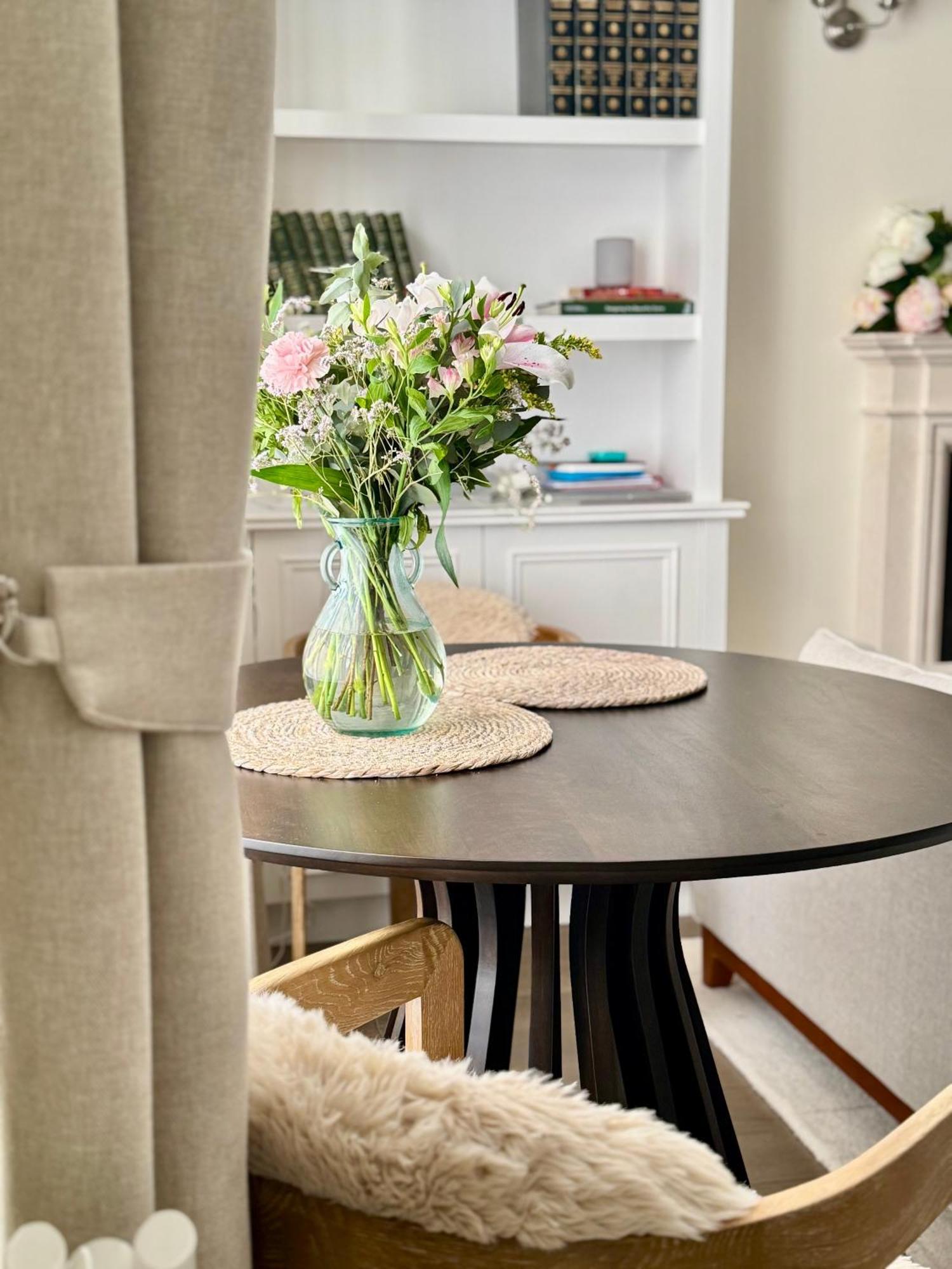 Stunning 2-bed, 2-bath In Appartement
