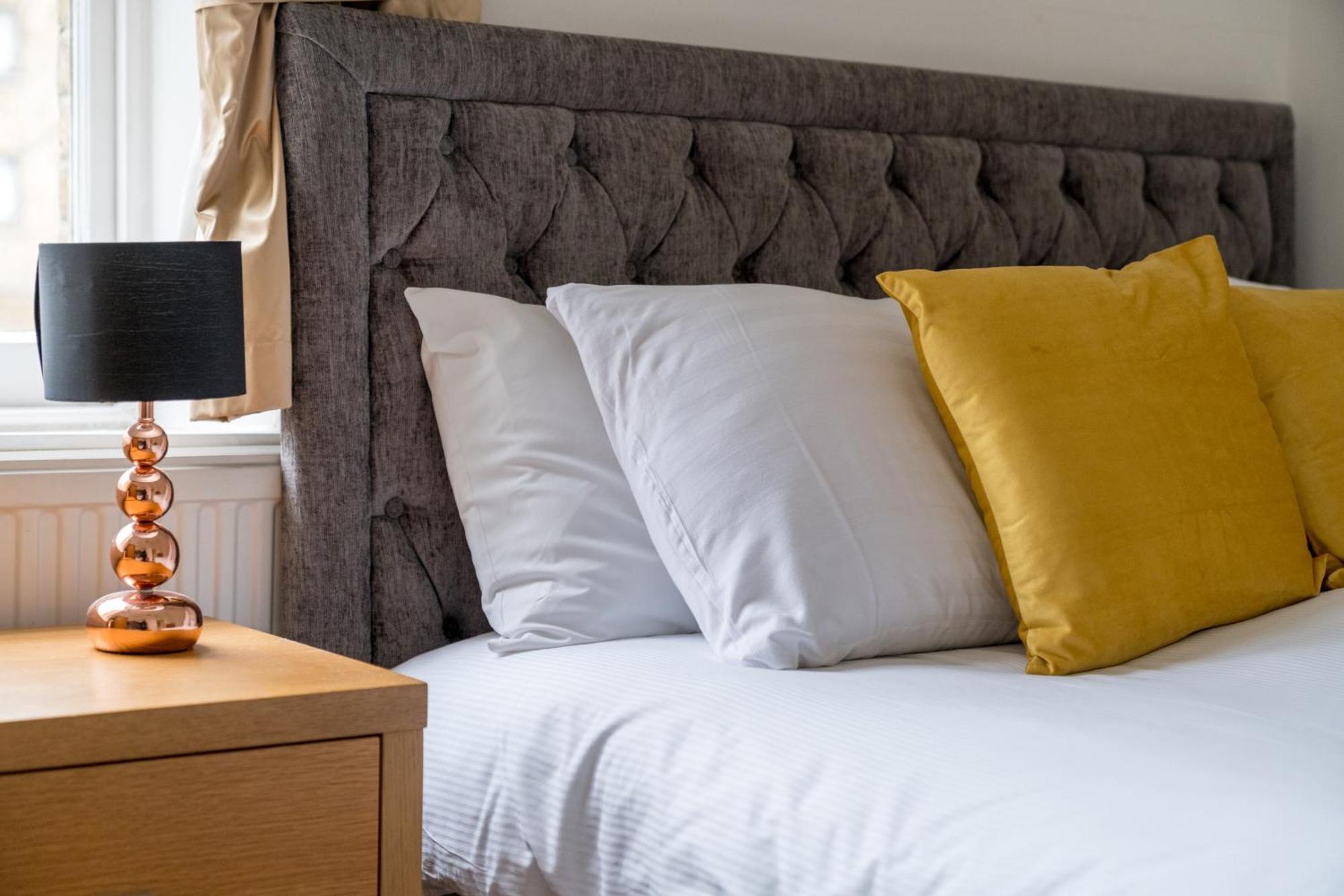 Larger Groups Close To O2 Arena Excel Canary Wharf With Wifi And Parking Within Mins Walk To Drl & Jubilee Line
