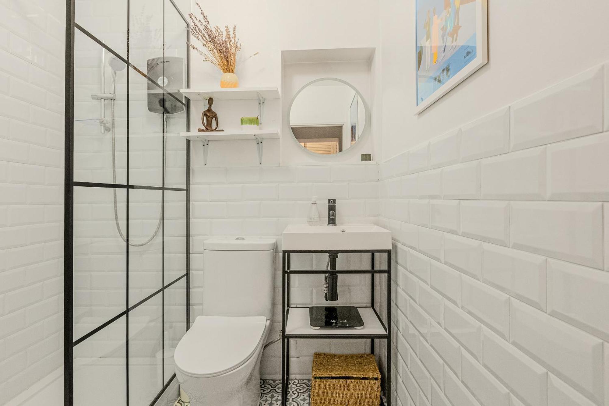 Filled With Light 1br W Balcony, Centre Appartement *