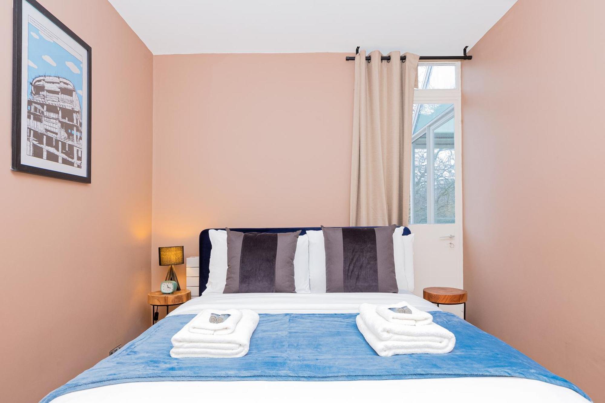 Appartement Filled With Light 1br W Balcony, Centre