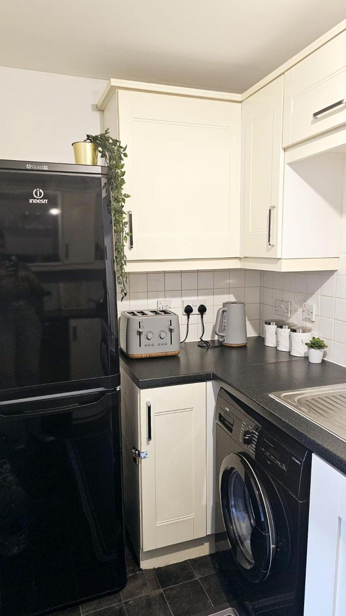Beautiful Spacious 2 Bed Flat With 2 Parking Near Wembley Stadium * Londen