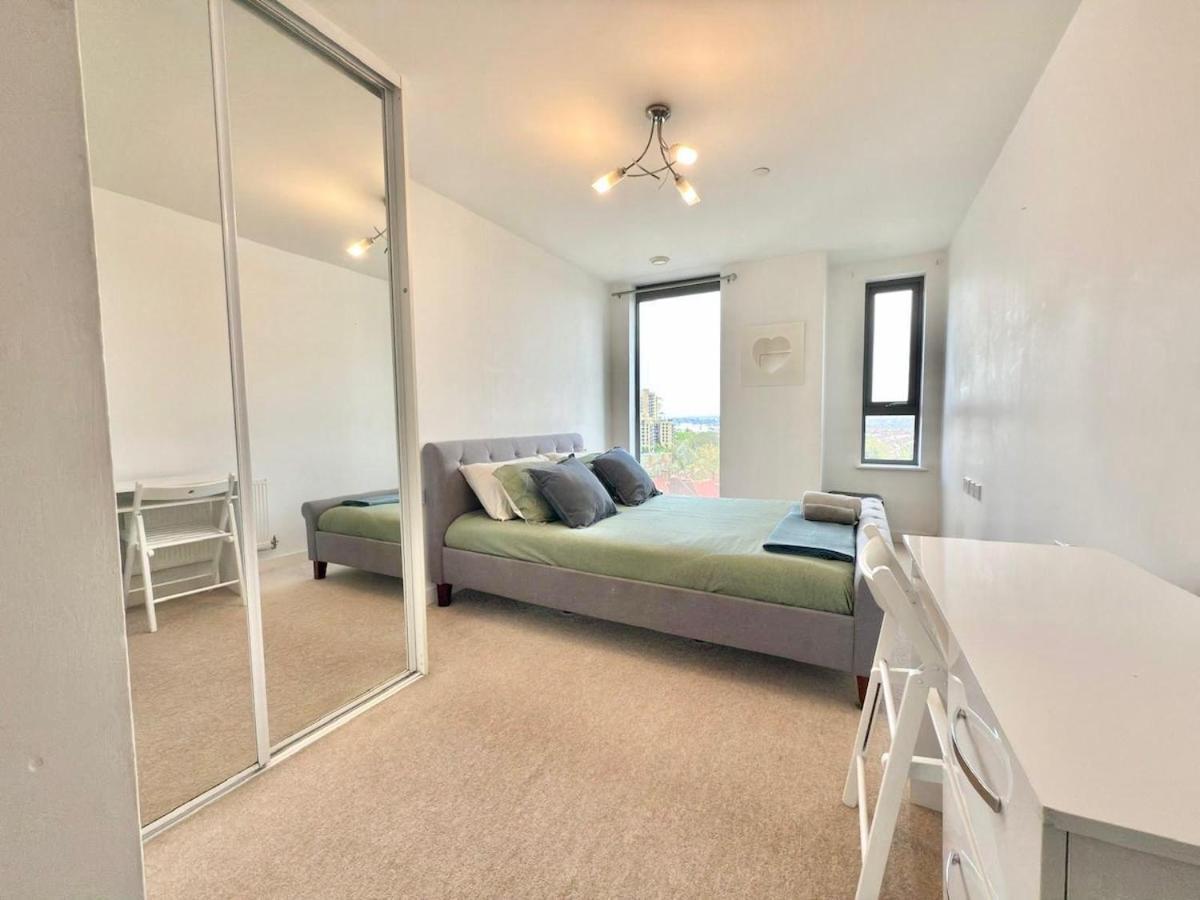 Appartement Stylish 2-bed Flat With Parking