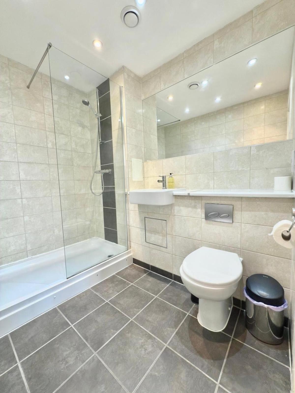 Stylish 2-bed Flat With Parking Appartement *