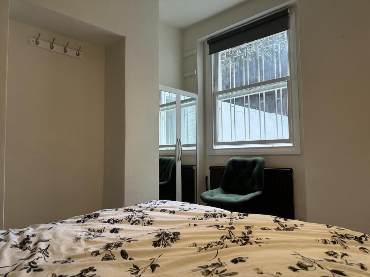 Modern Banker's Flat In Fulham * Londres