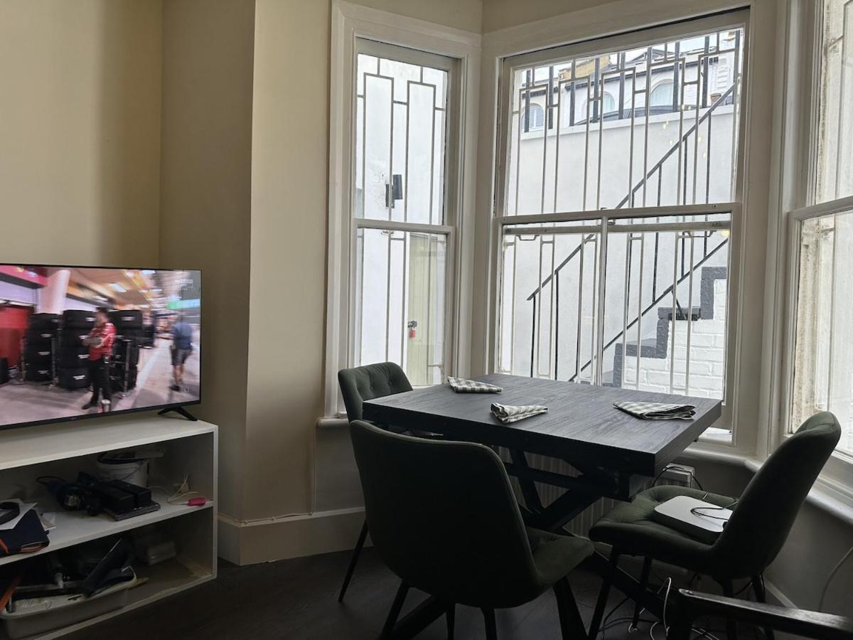 Modern Banker's Flat In Fulham * Londres