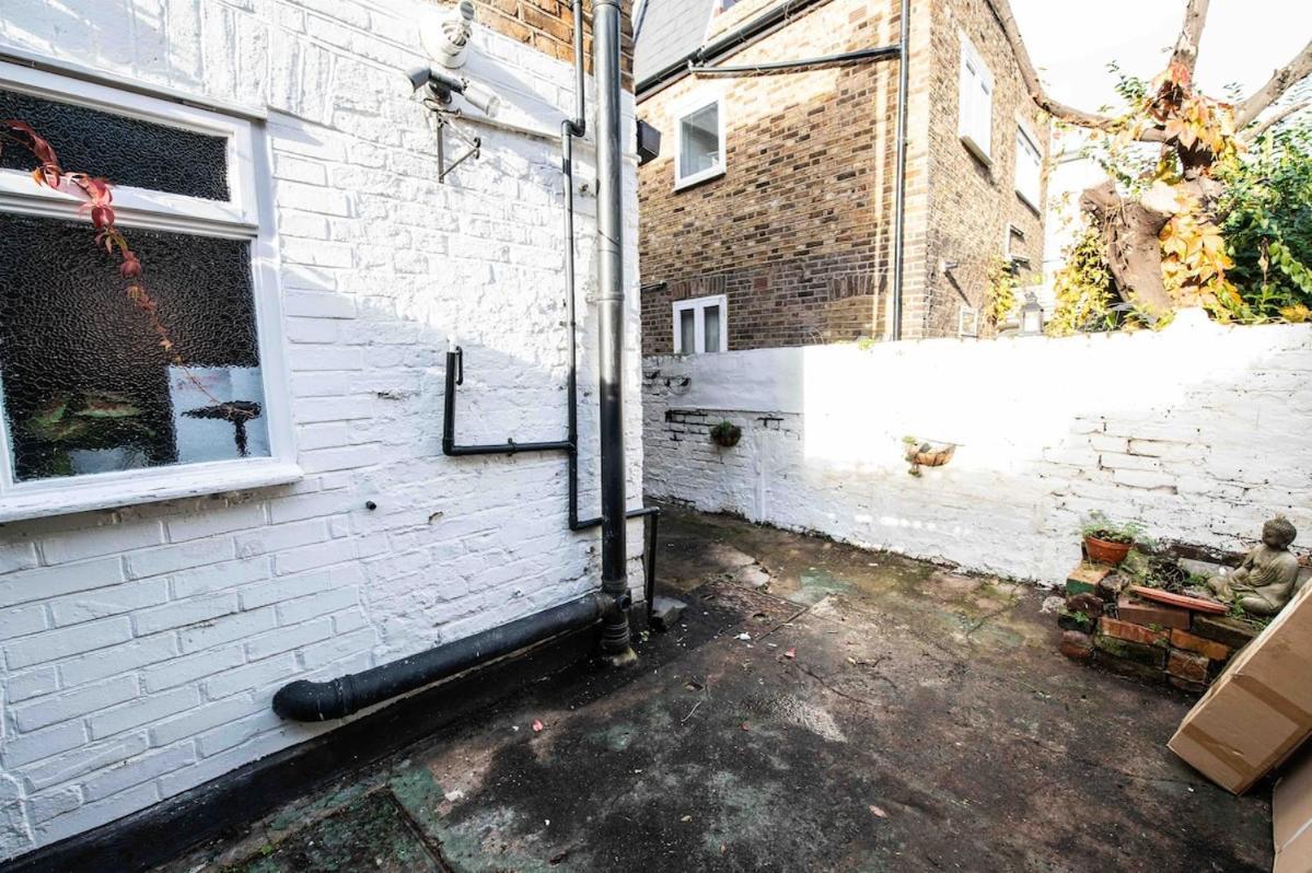 Bishop's Road - Welcoming Flat With Outside Space *