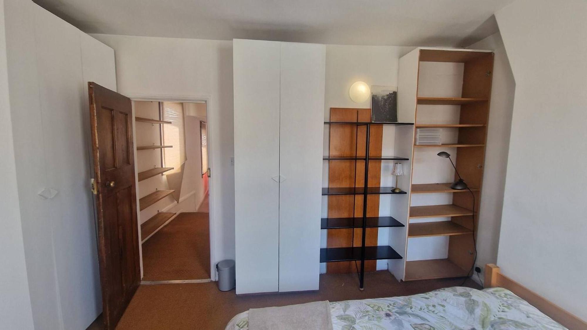 Apartment Artist *