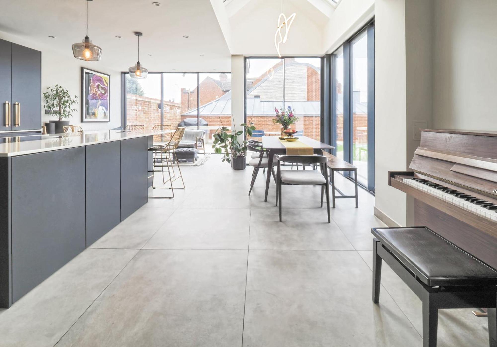 Modern Family With Garden And Parking In Kensal *