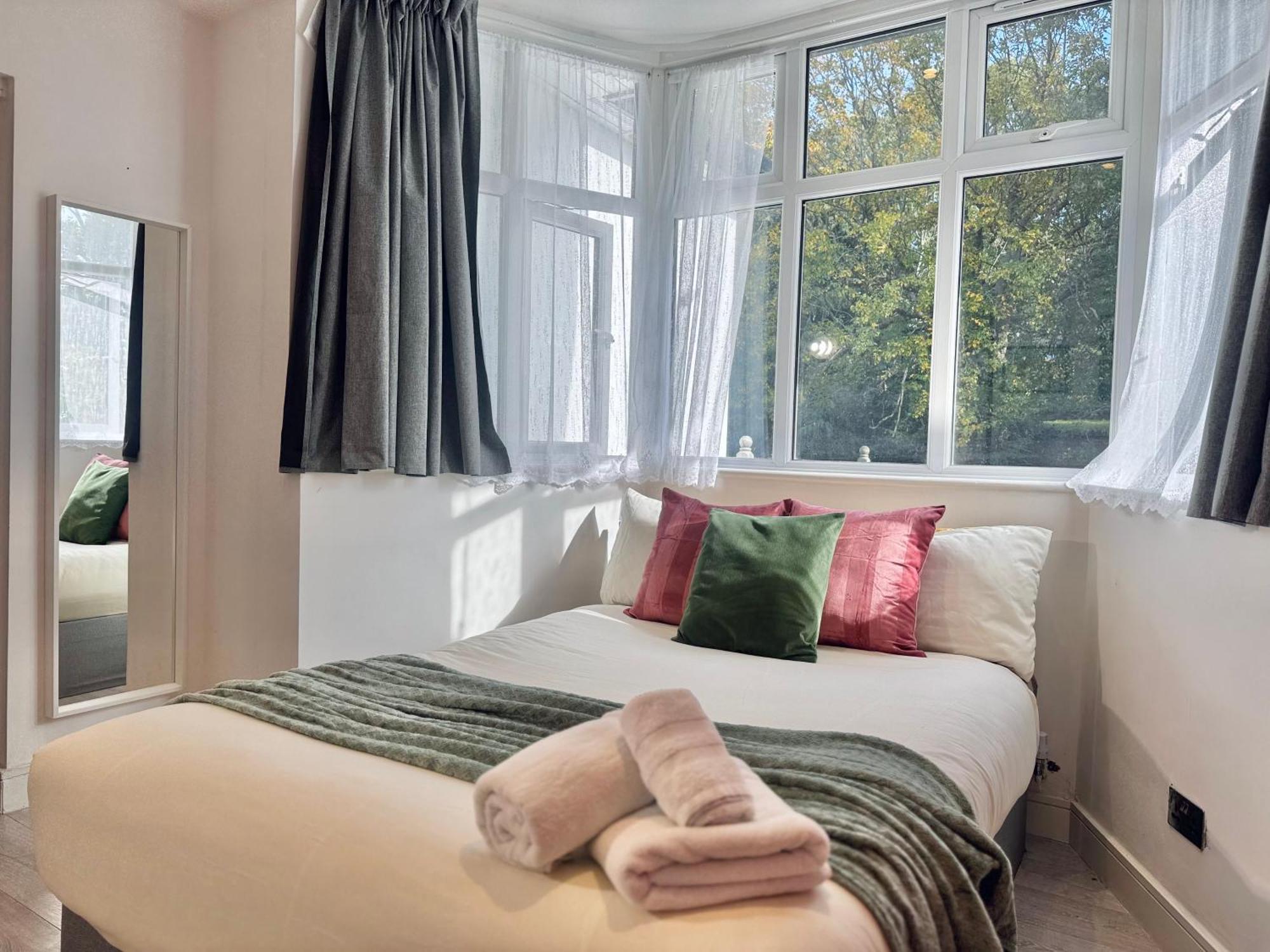 En-suites With Free Parking 30min To Maison d'hôtes