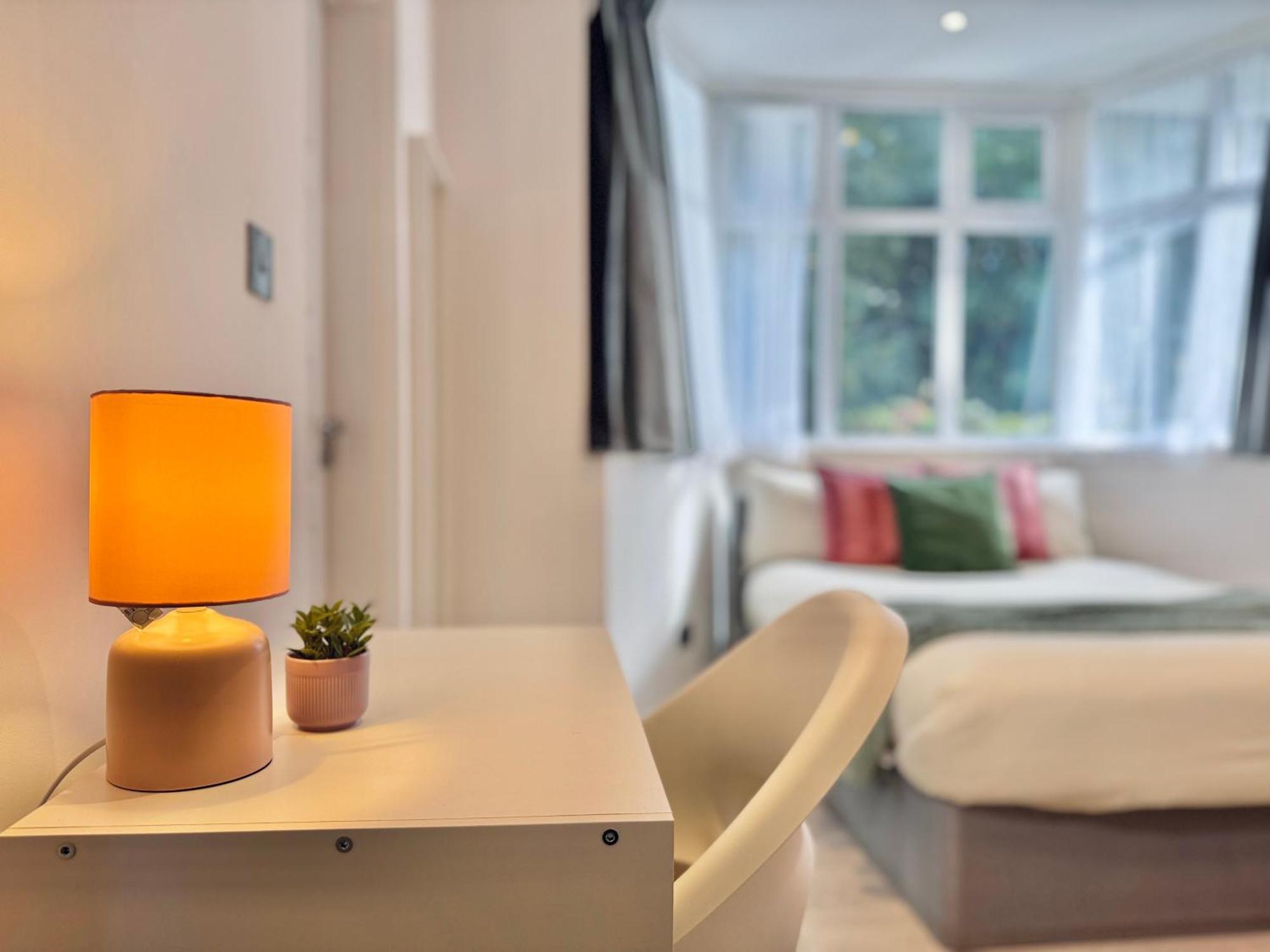 En-suites With Free Parking 30min To Maison d'hôtes *